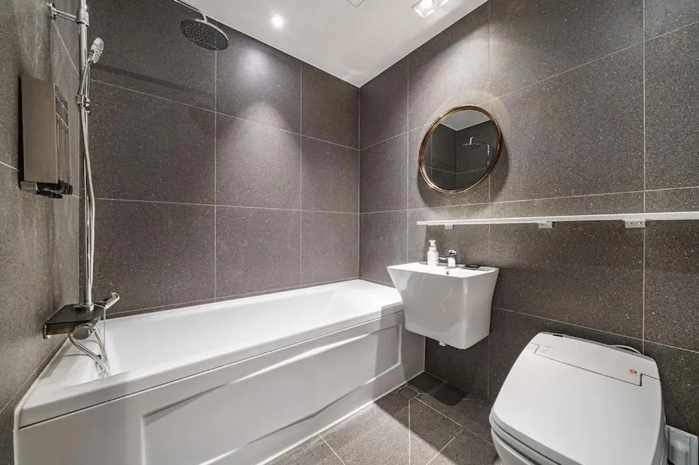 Brown-Dot Hotel Geomdan