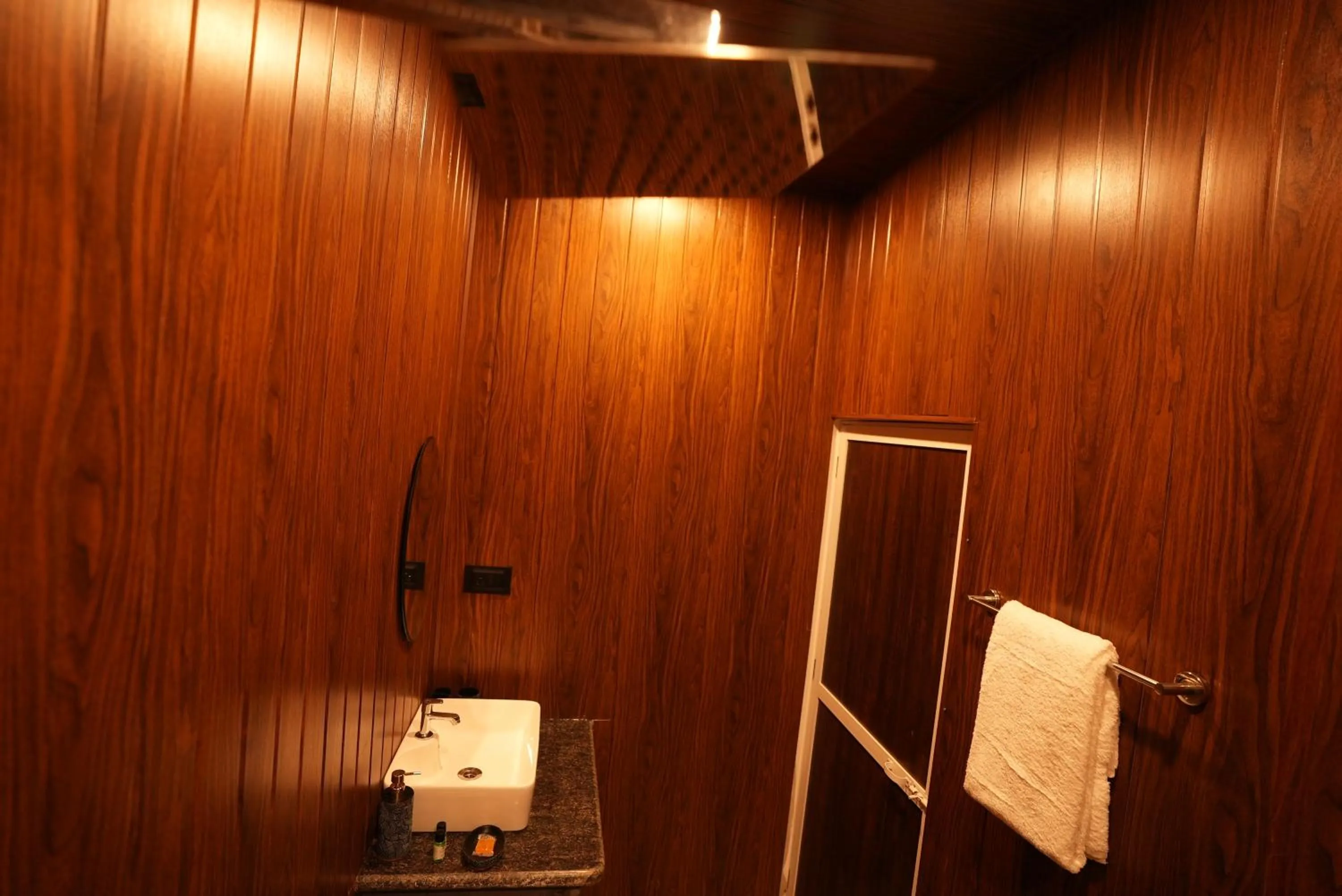 Shower in Whiteflower Cottages Vagator