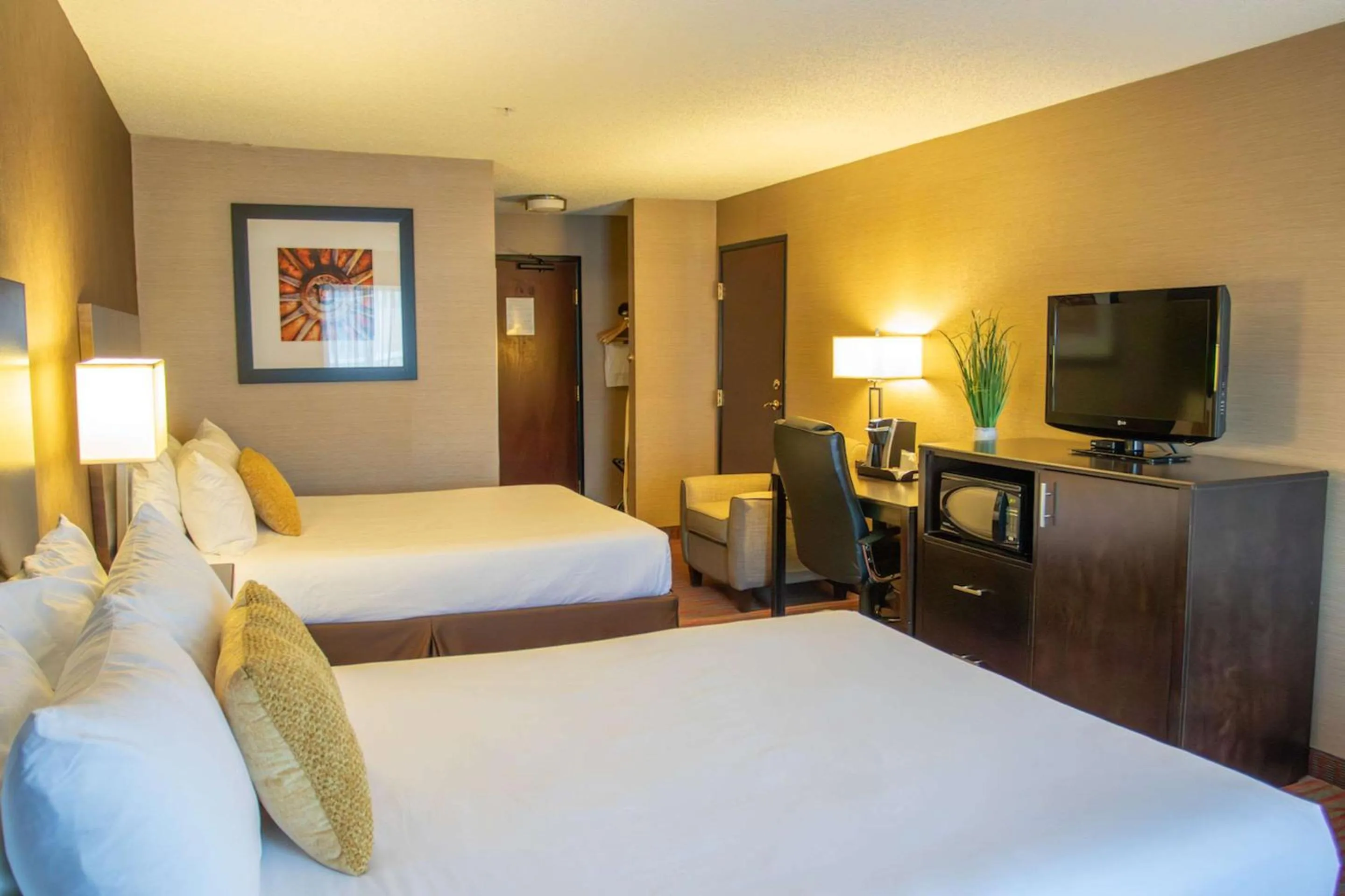 Bedroom, Bed in Country Inn & Suites by Radisson, Garden City, KS