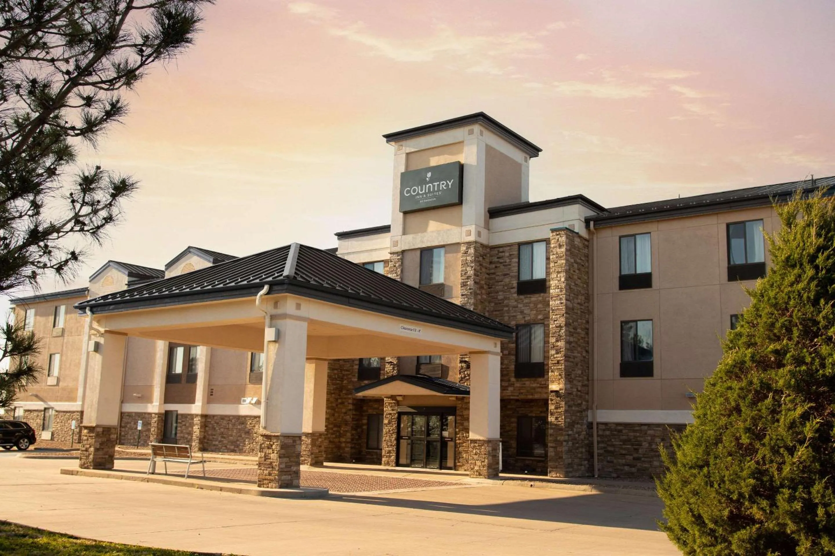 Property building in Country Inn & Suites by Radisson, Garden City, KS