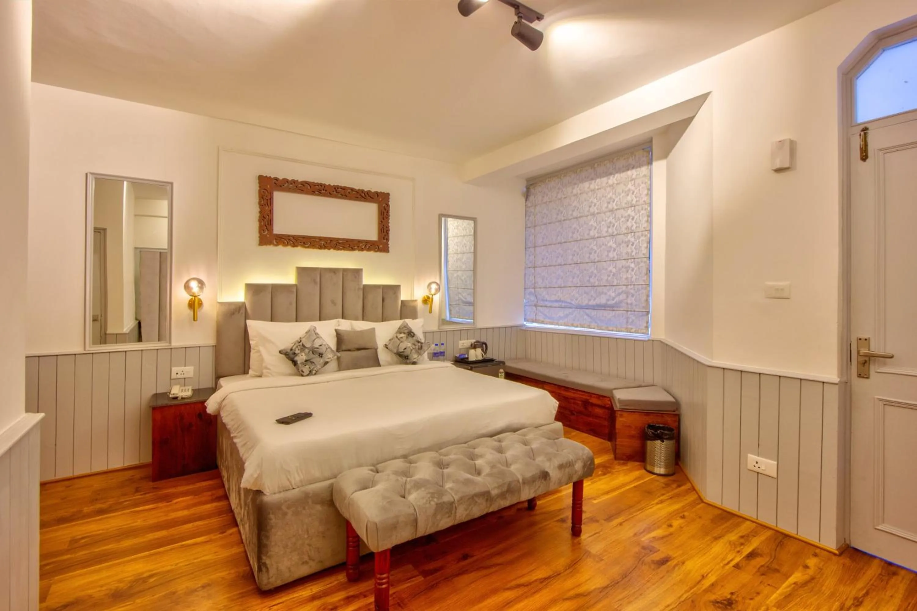 Bed in PARADISE-The Whitehouse Cafe