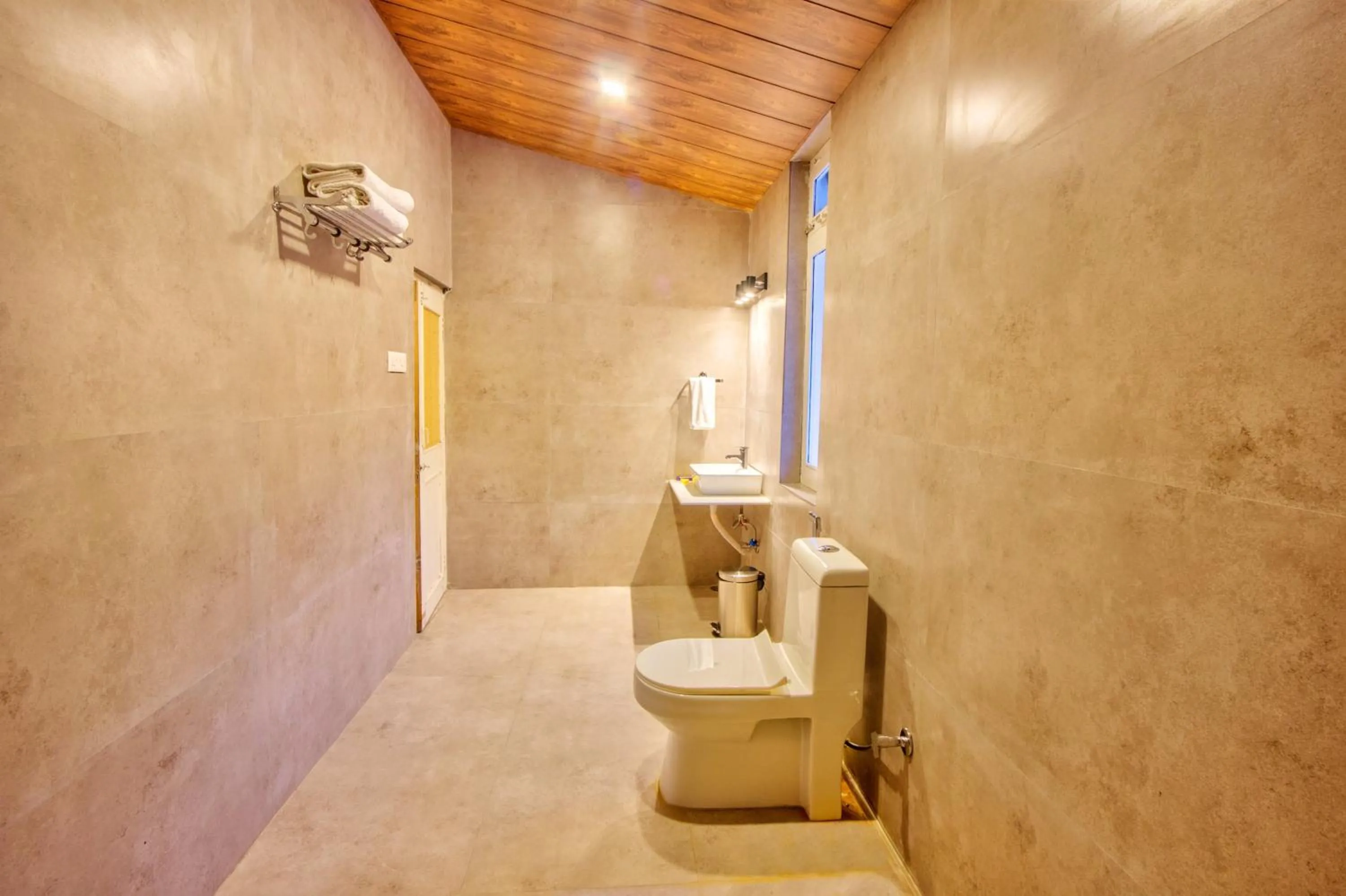 Bathroom in PARADISE-The Whitehouse Cafe