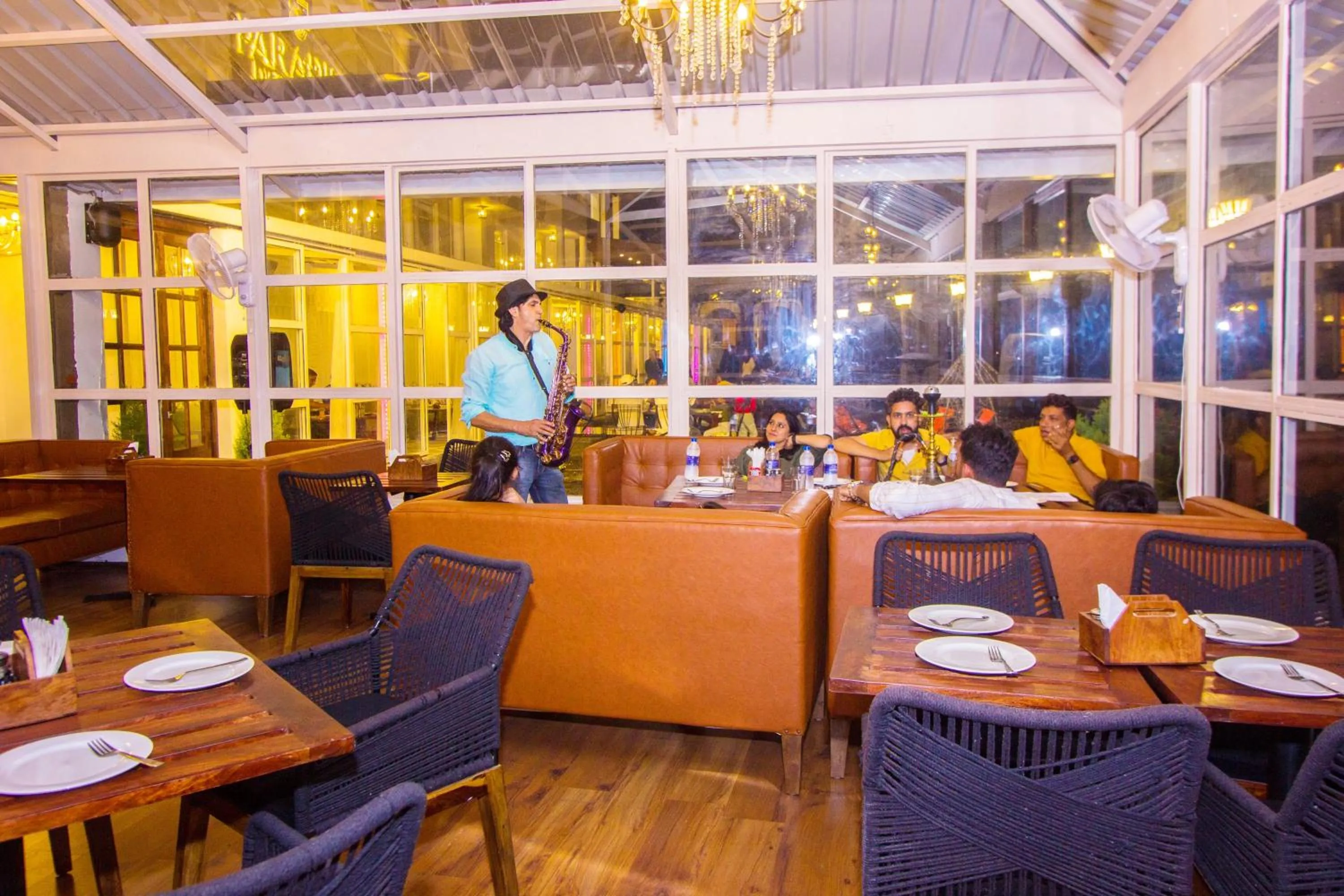 Restaurant/places to eat in PARADISE-The Whitehouse Cafe