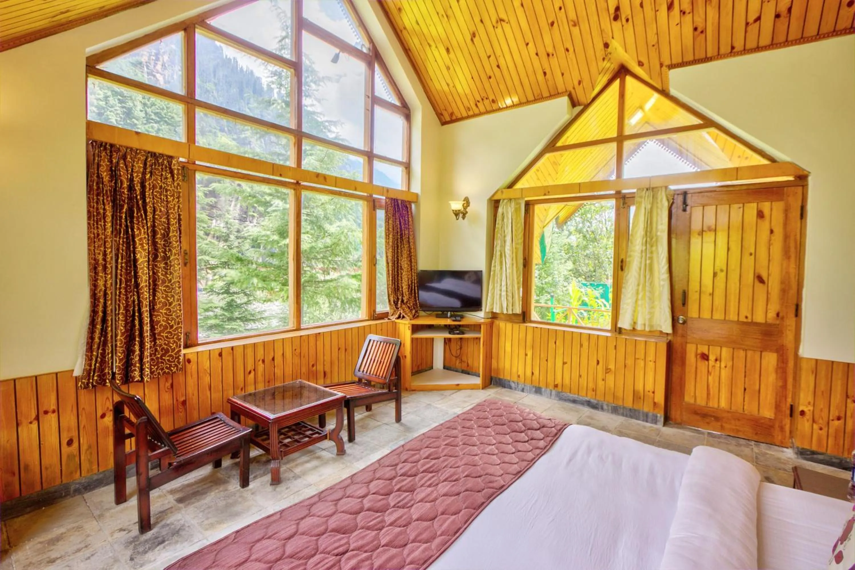 River view in PARADISE-The Whitehouse Cafe