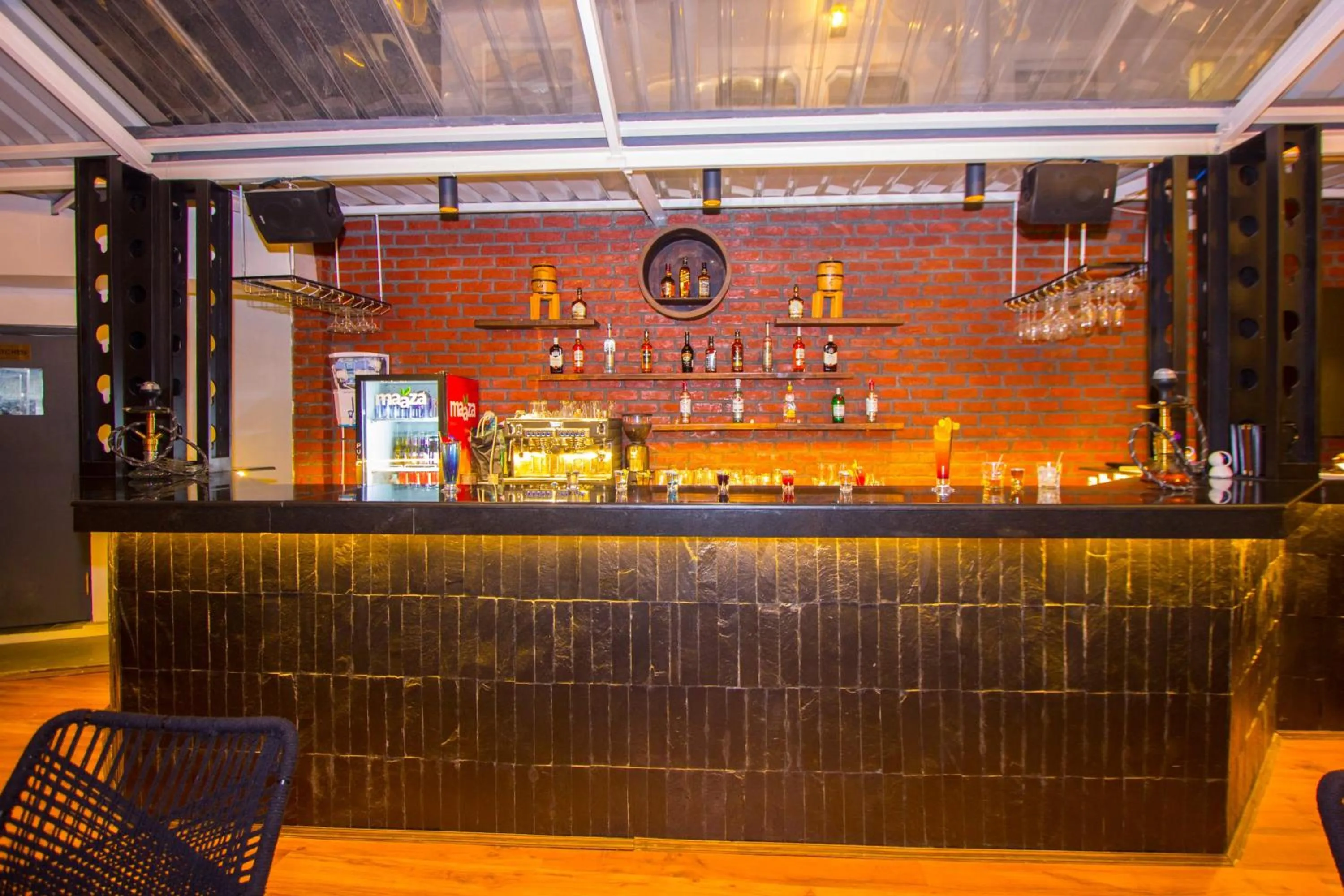 Food and drinks in PARADISE-The Whitehouse Cafe