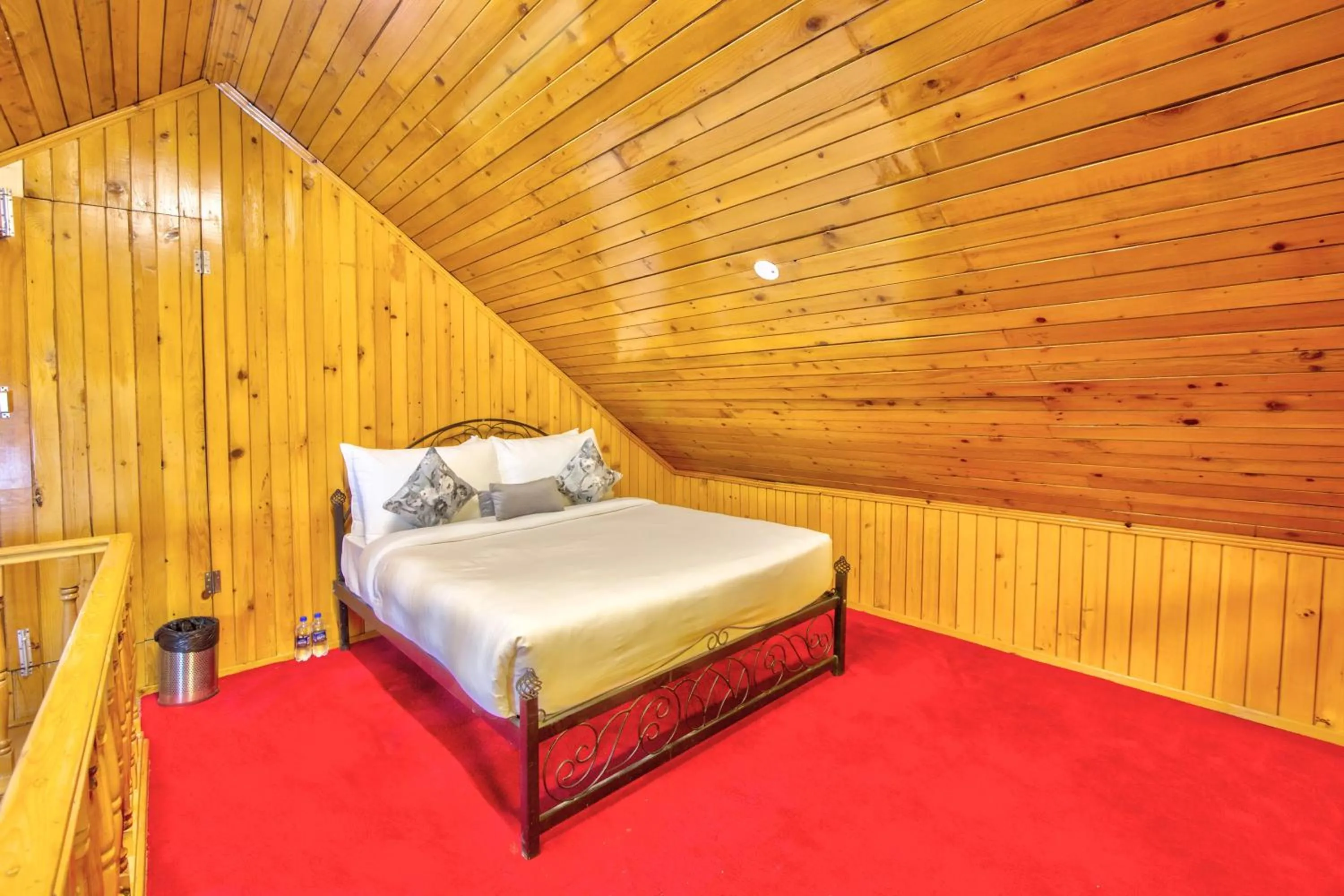 Bed in PARADISE-The Whitehouse Cafe