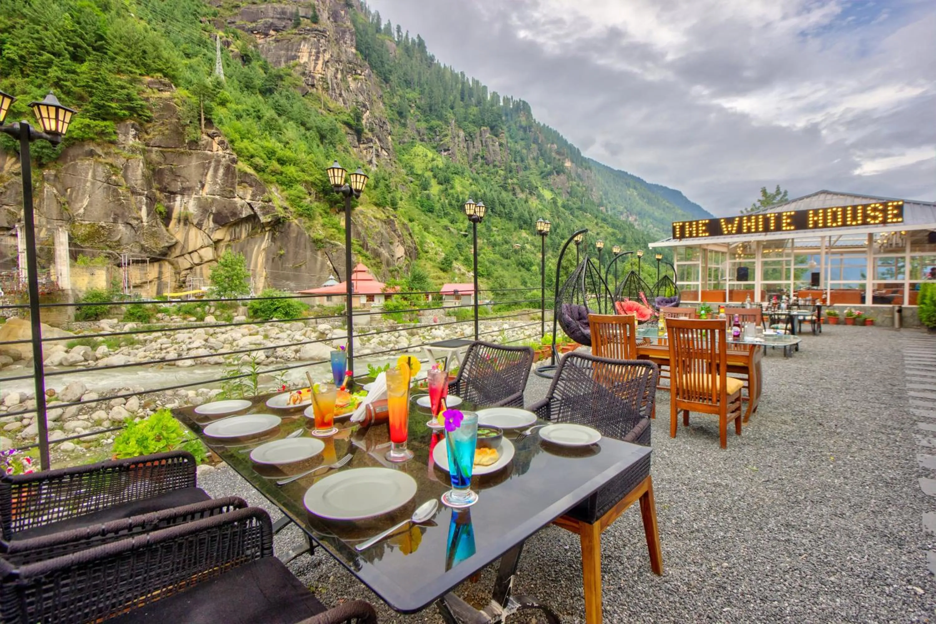 Restaurant/places to eat in PARADISE-The Whitehouse Cafe