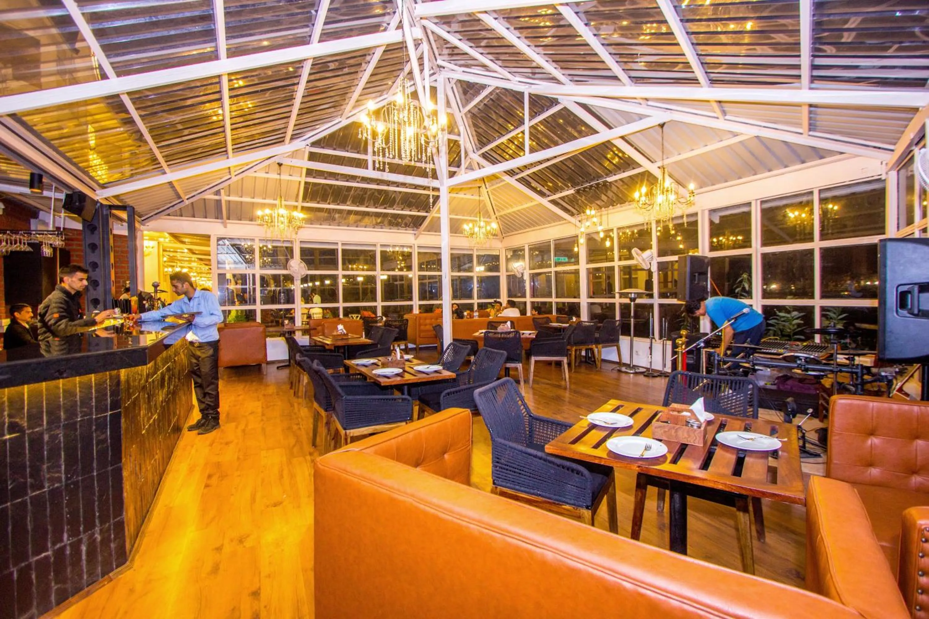 Restaurant/places to eat in PARADISE-The Whitehouse Cafe