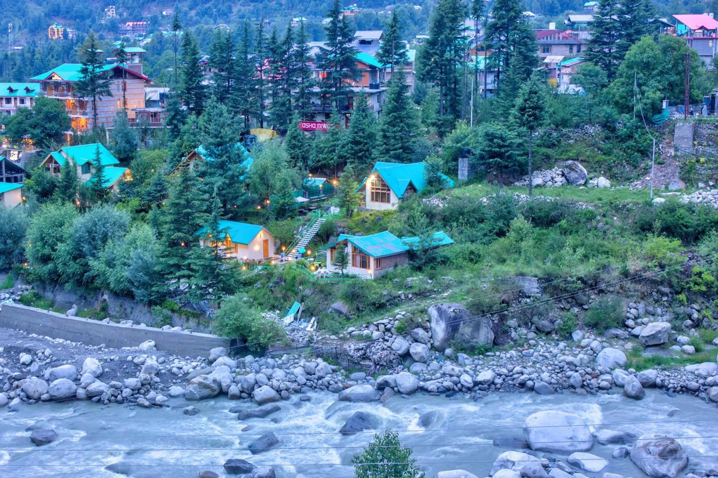 Restaurant/places to eat in PARADISE-The Whitehouse Cafe