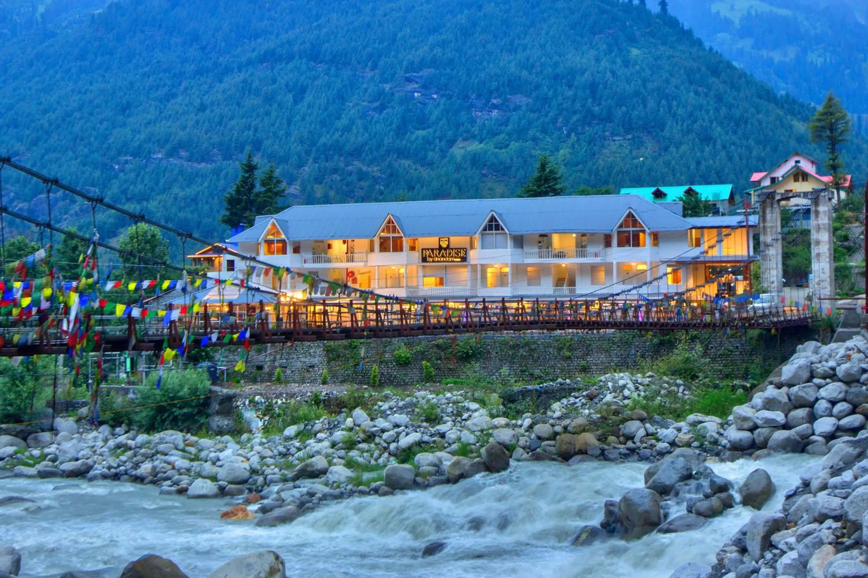 Property building in PARADISE-The Whitehouse Cafe