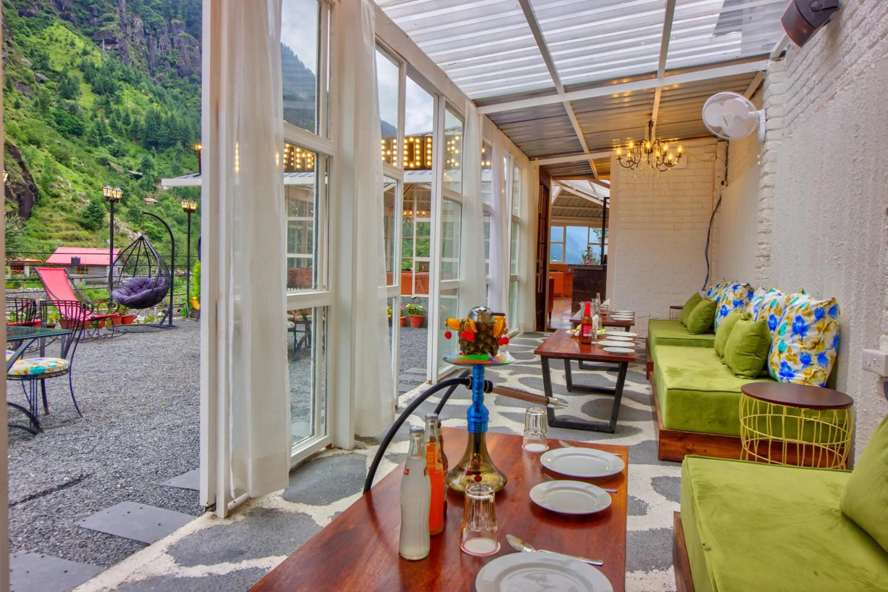 Restaurant/places to eat in PARADISE-The Whitehouse Cafe