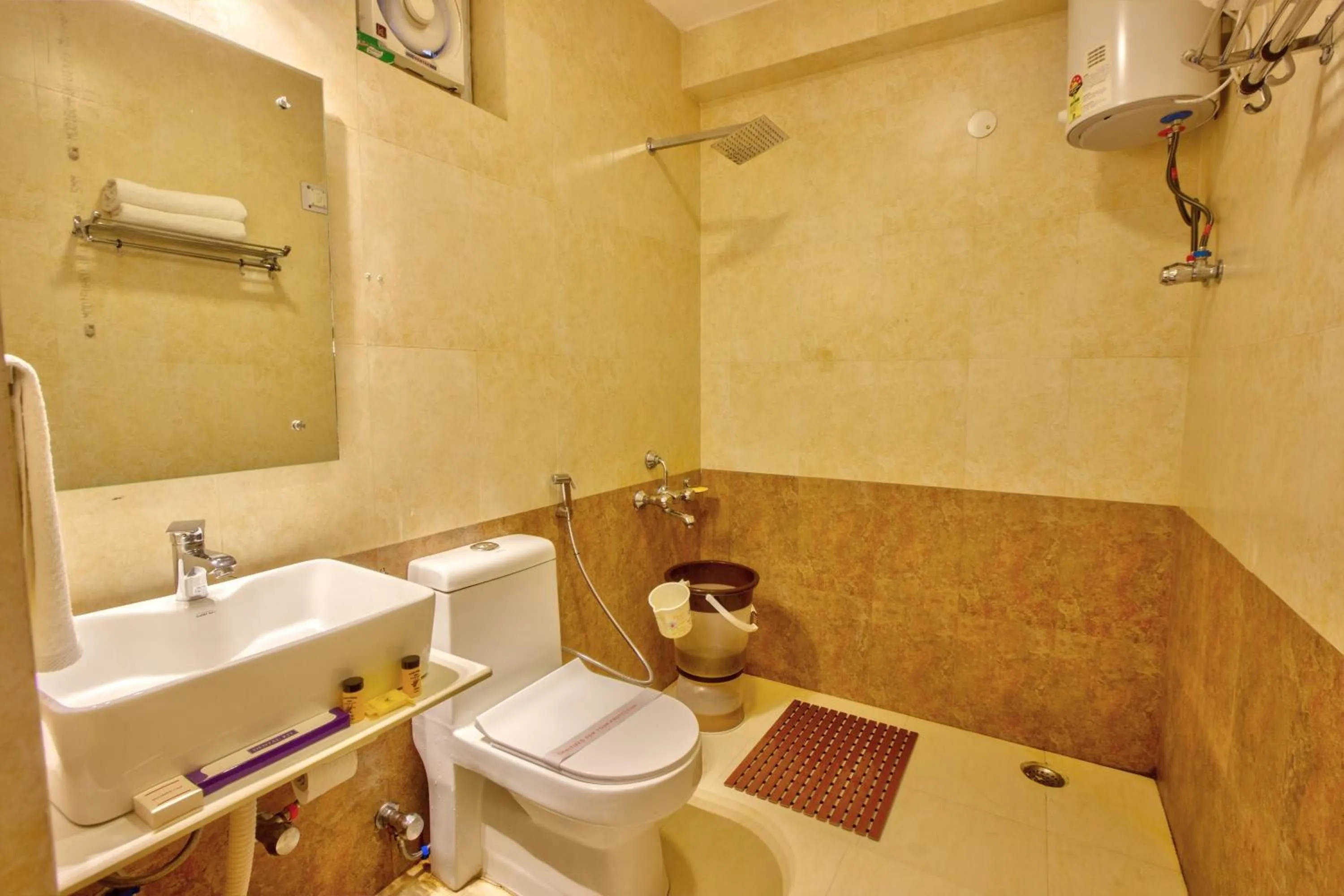 Bathroom in PARADISE-The Whitehouse Cafe