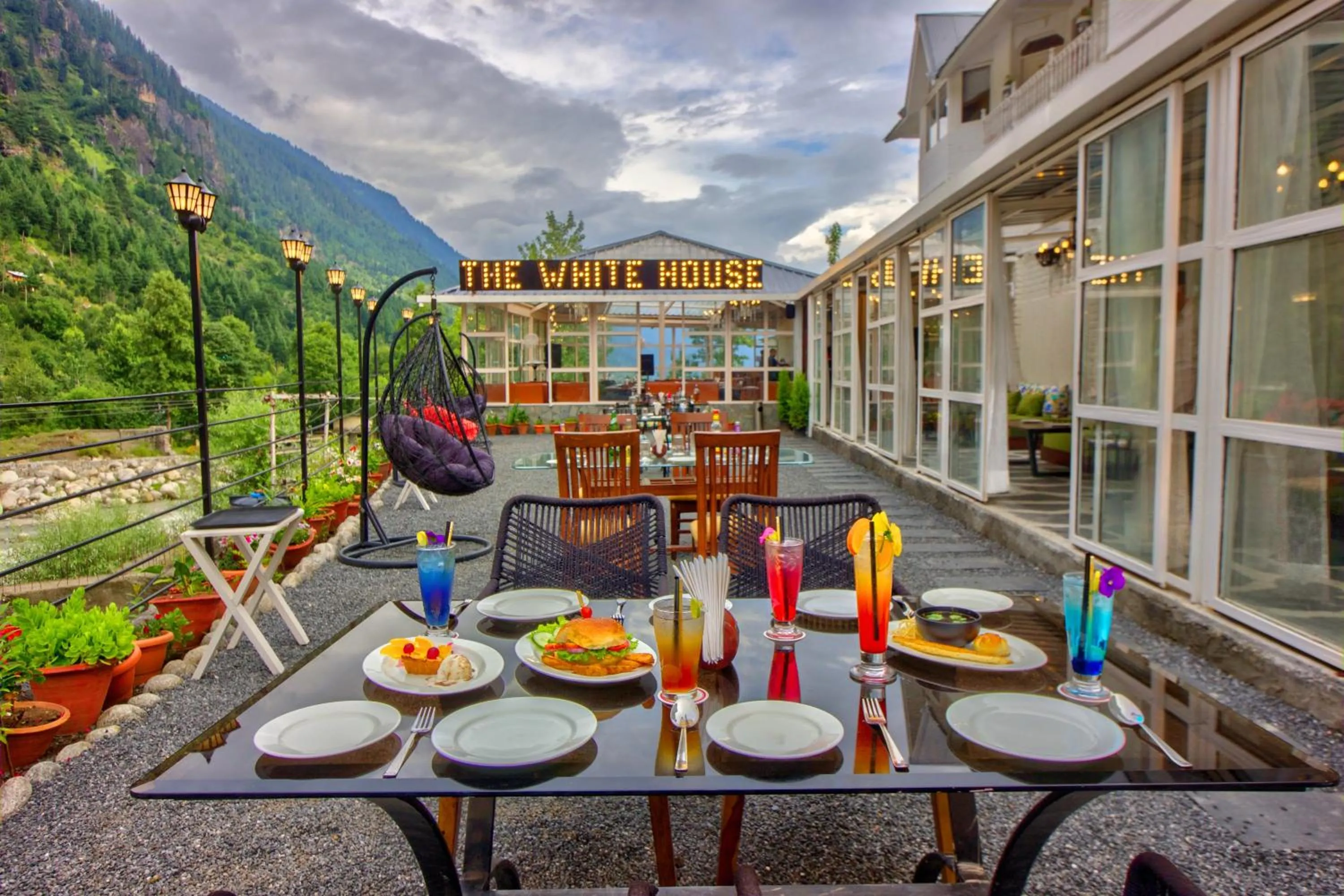 Restaurant/places to eat in PARADISE-The Whitehouse Cafe