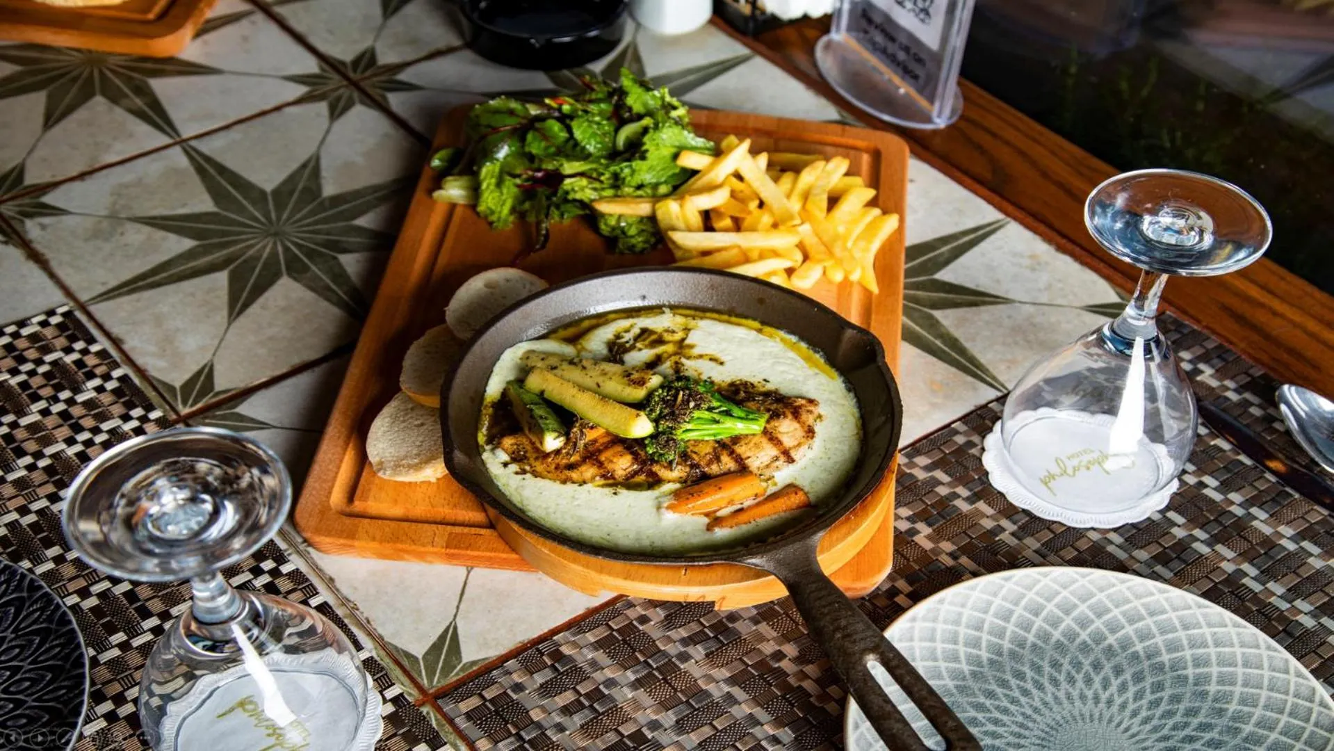 Restaurant/places to eat in Hotel Philosophy