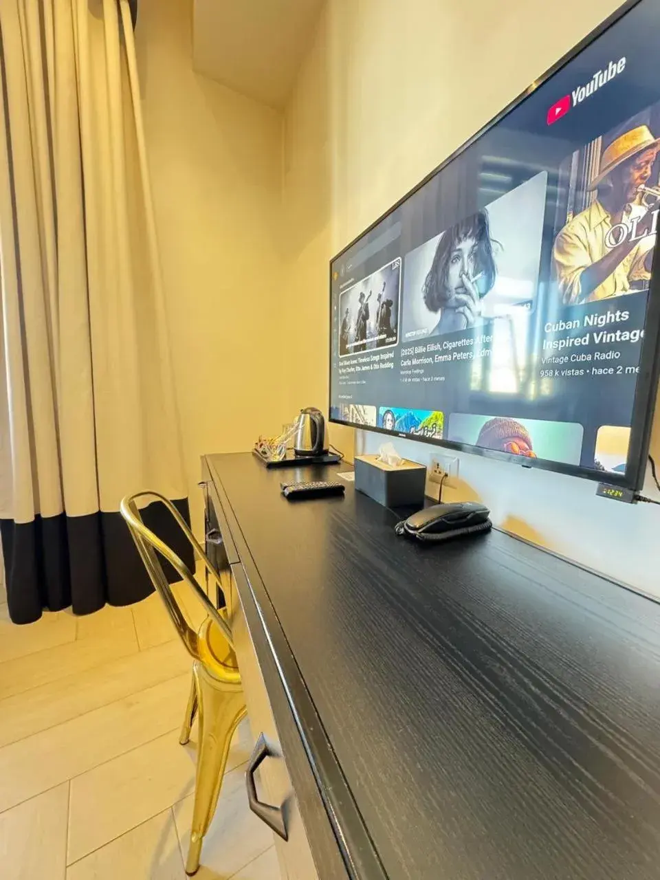 Large Double Room in Hotel Philosophy Large Double Room in Hotel Philosophy