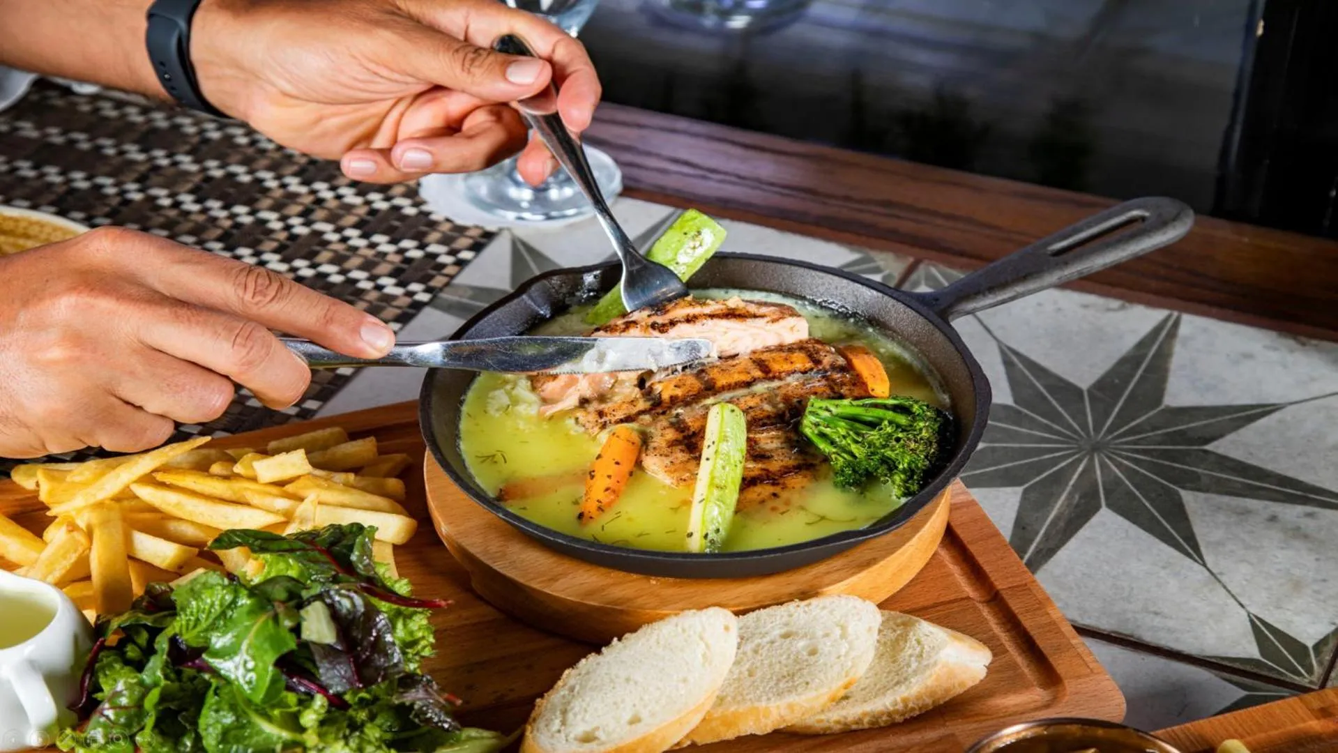 Restaurant/places to eat in Hotel Philosophy