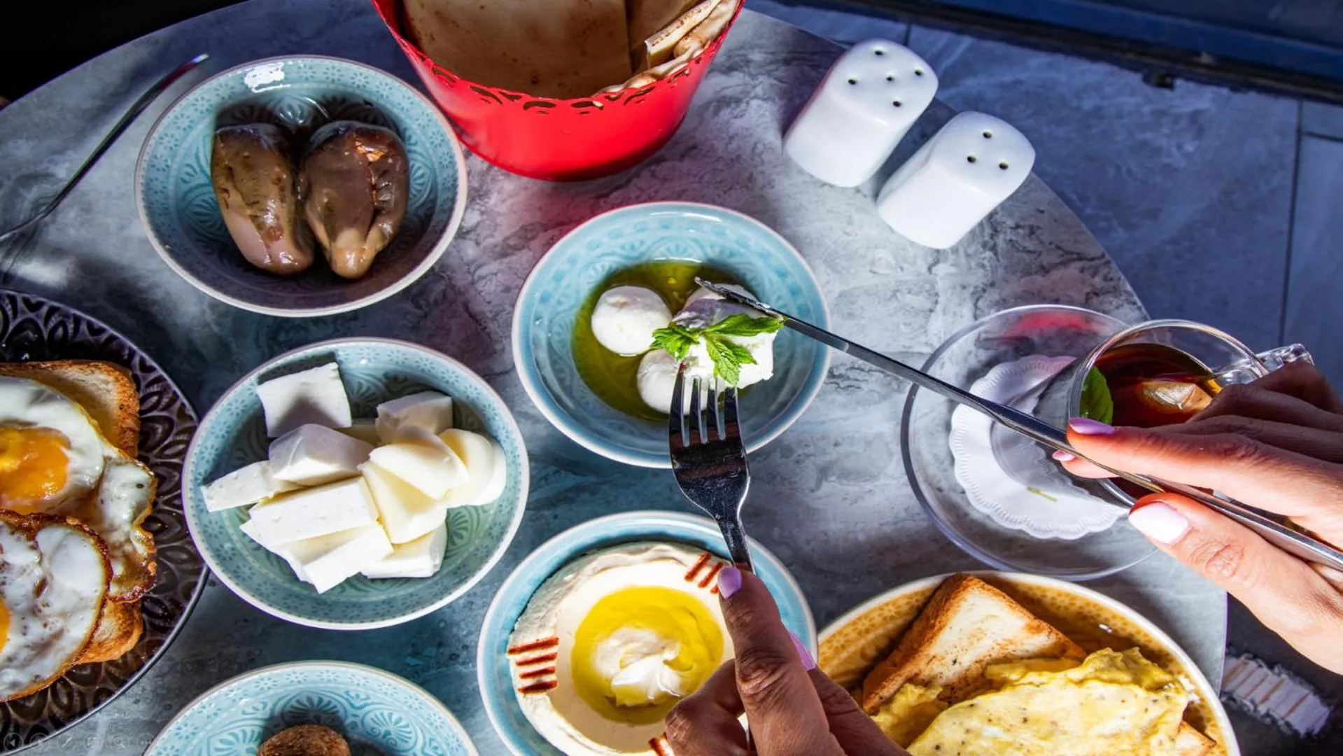 Breakfast in Hotel Philosophy