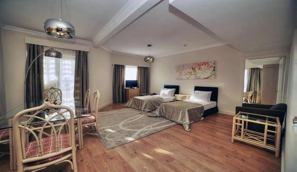 Living room, Bed in Jasmine Court Hotel & Casino