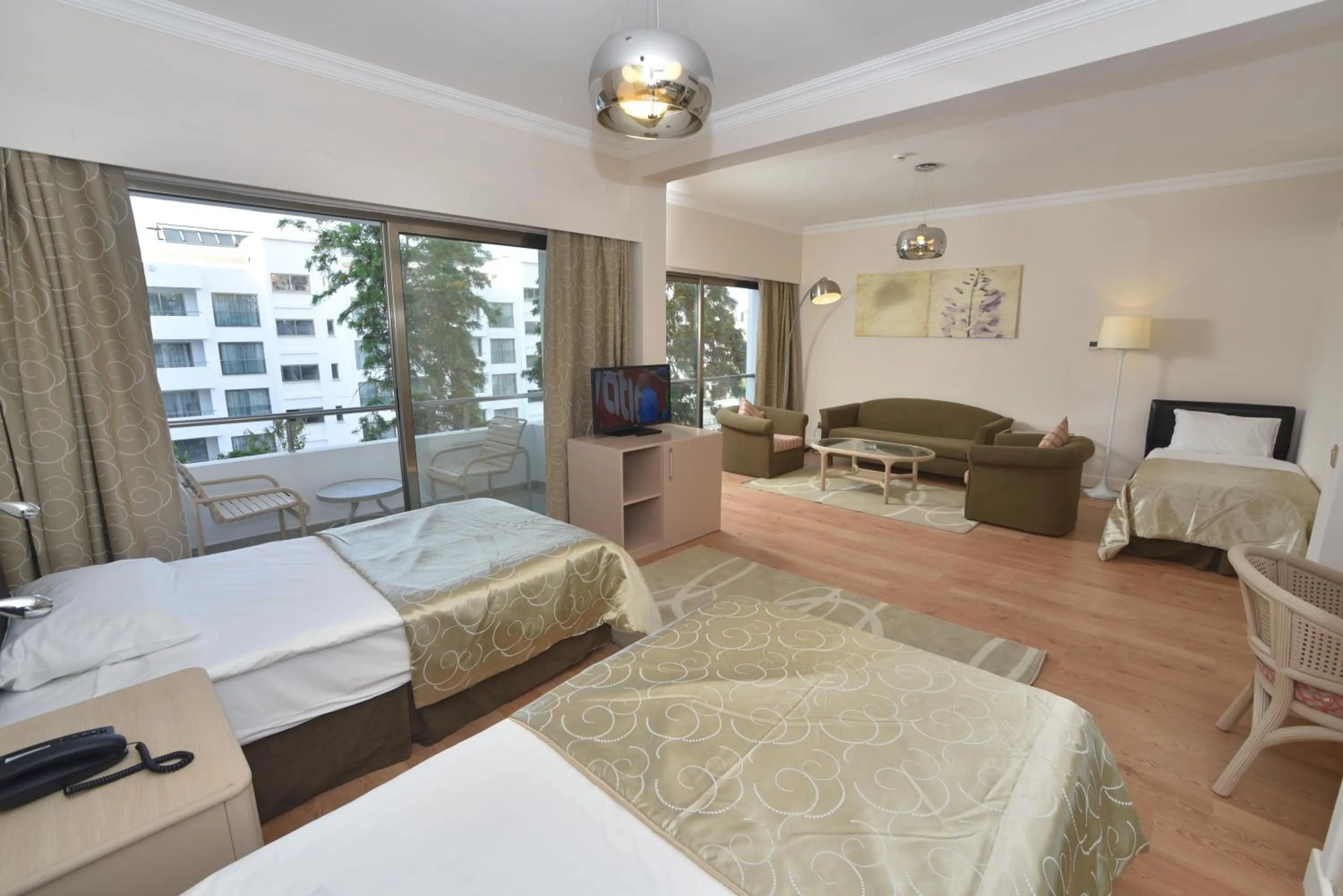 Photo of the whole room, Bed in Jasmine Court Hotel & Casino