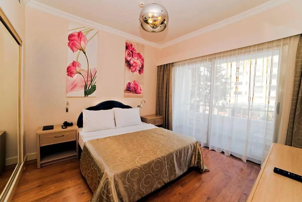 Photo of the whole room, Bed in Jasmine Court Hotel & Casino