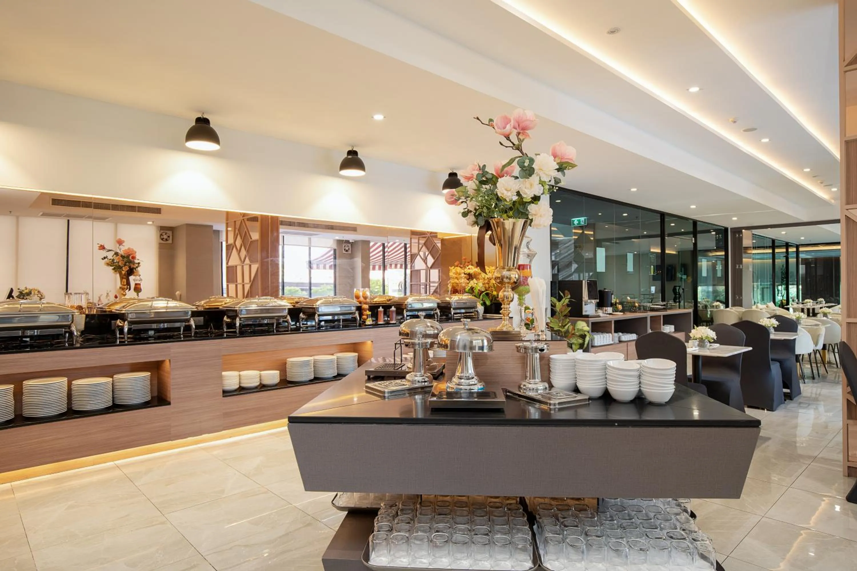 Restaurant/places to eat in Thaya Hotel Bangkok