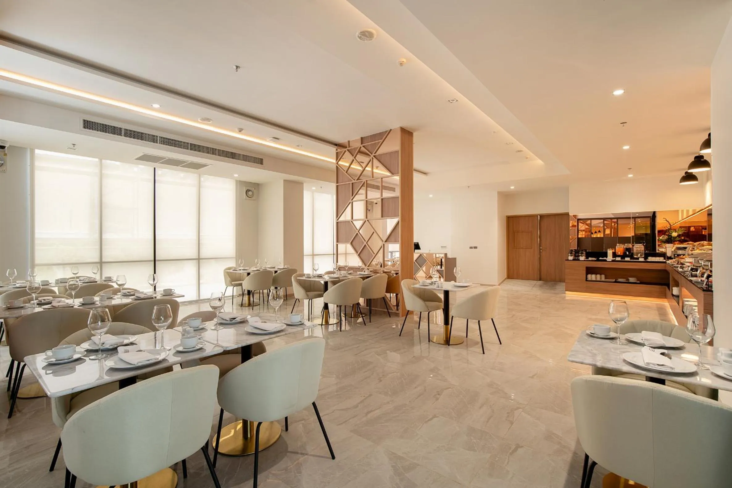 Restaurant/places to eat in Thaya Hotel Bangkok