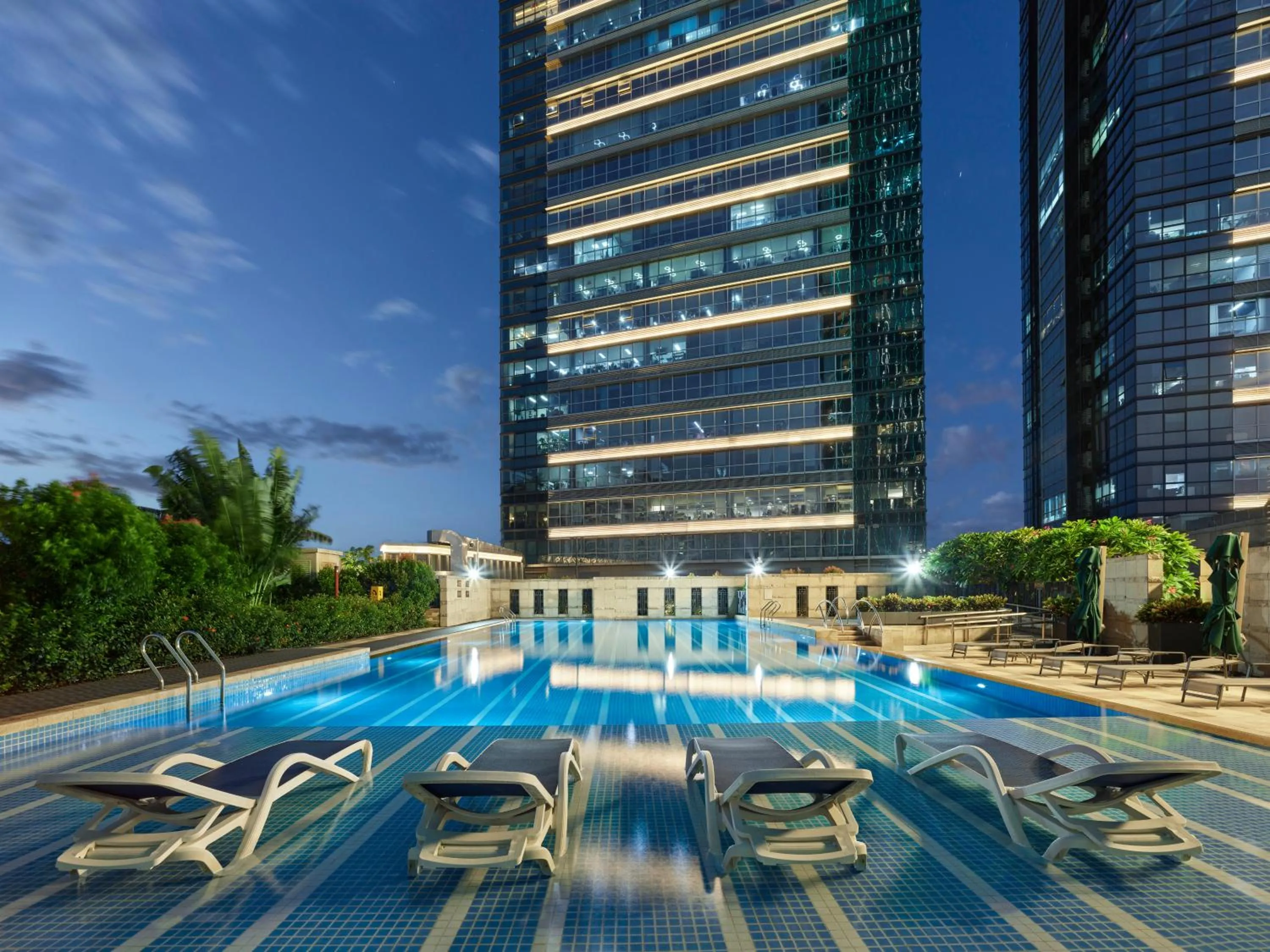 Swimming pool in Hilton Foshan Shunde