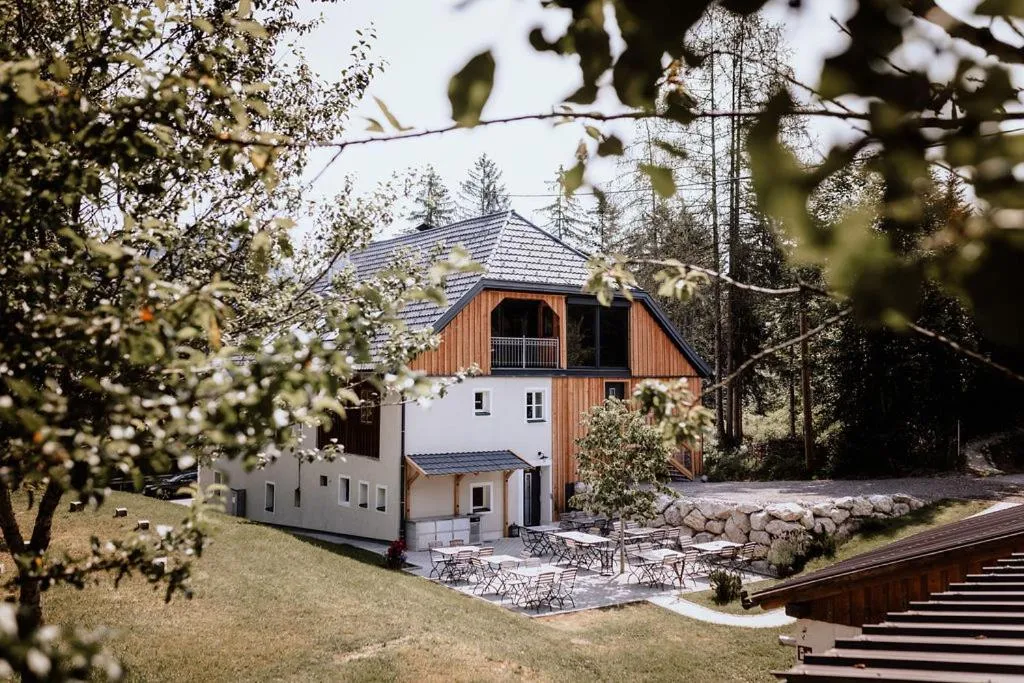 Garden in Das Schutzhaus-Bed and Breakfast-Dein Basislager im Salzkammergut