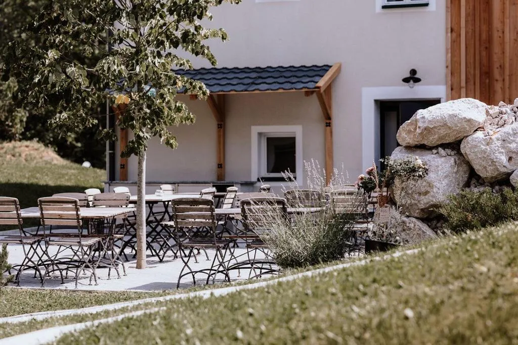 Garden in Das Schutzhaus-Bed and Breakfast-Dein Basislager im Salzkammergut