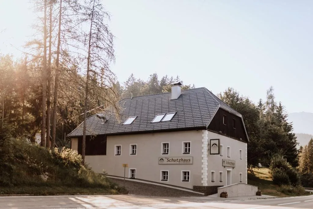 Property building in Das Schutzhaus-Bed and Breakfast-Dein Basislager im Salzkammergut