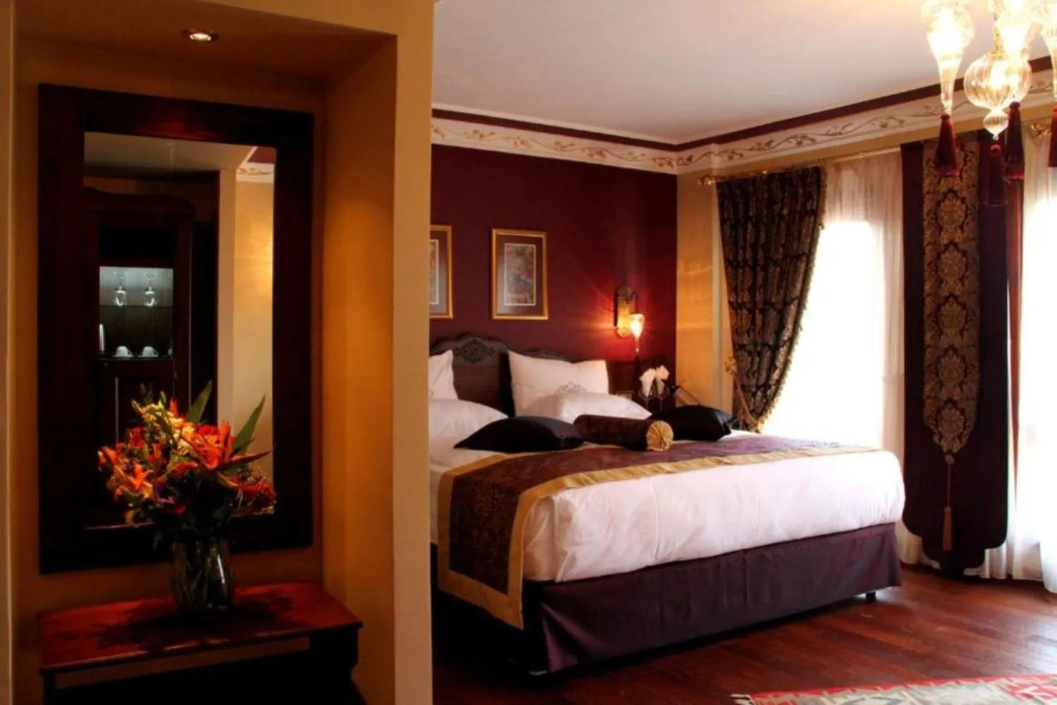 Decorative detail, Bed in Garden House Hotel - Special Class