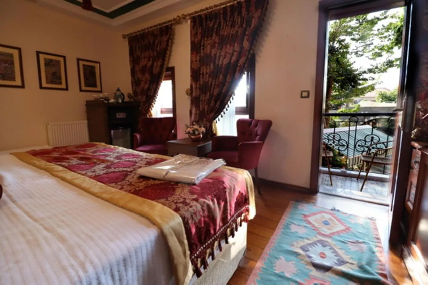 Balcony/Terrace, Bed in Garden House Hotel - Special Class
