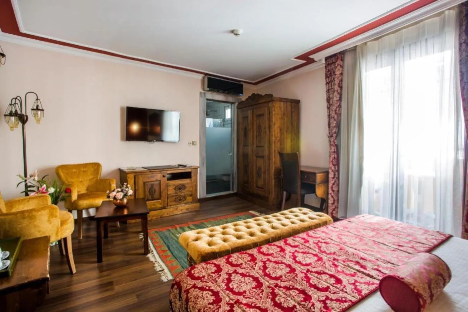 Seating area, Bed in Garden House Hotel - Special Class