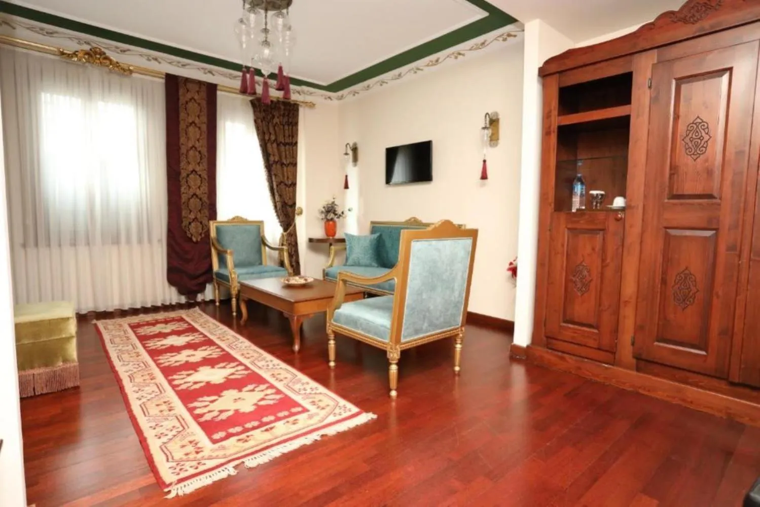 Decorative detail in Garden House Hotel - Special Class