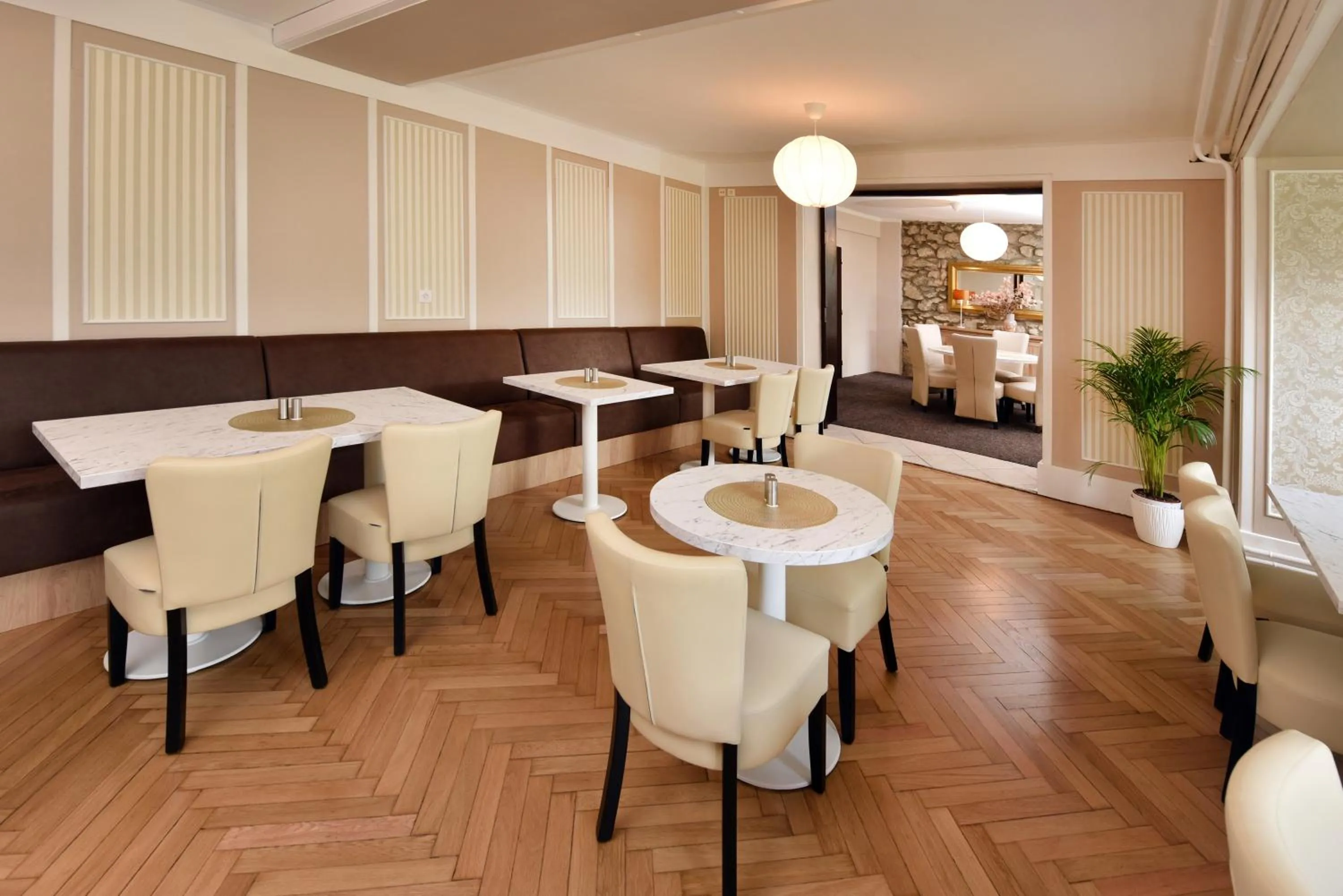 Buffet breakfast in APLEND Hotel Lujza Major