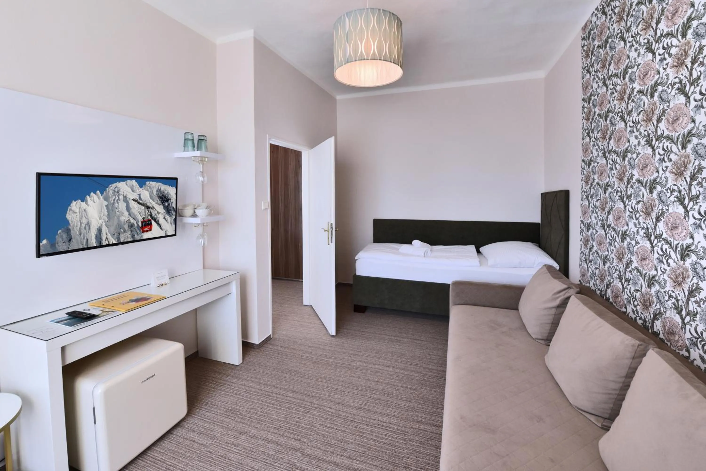 Living room, Bed in APLEND Hotel Lujza Major