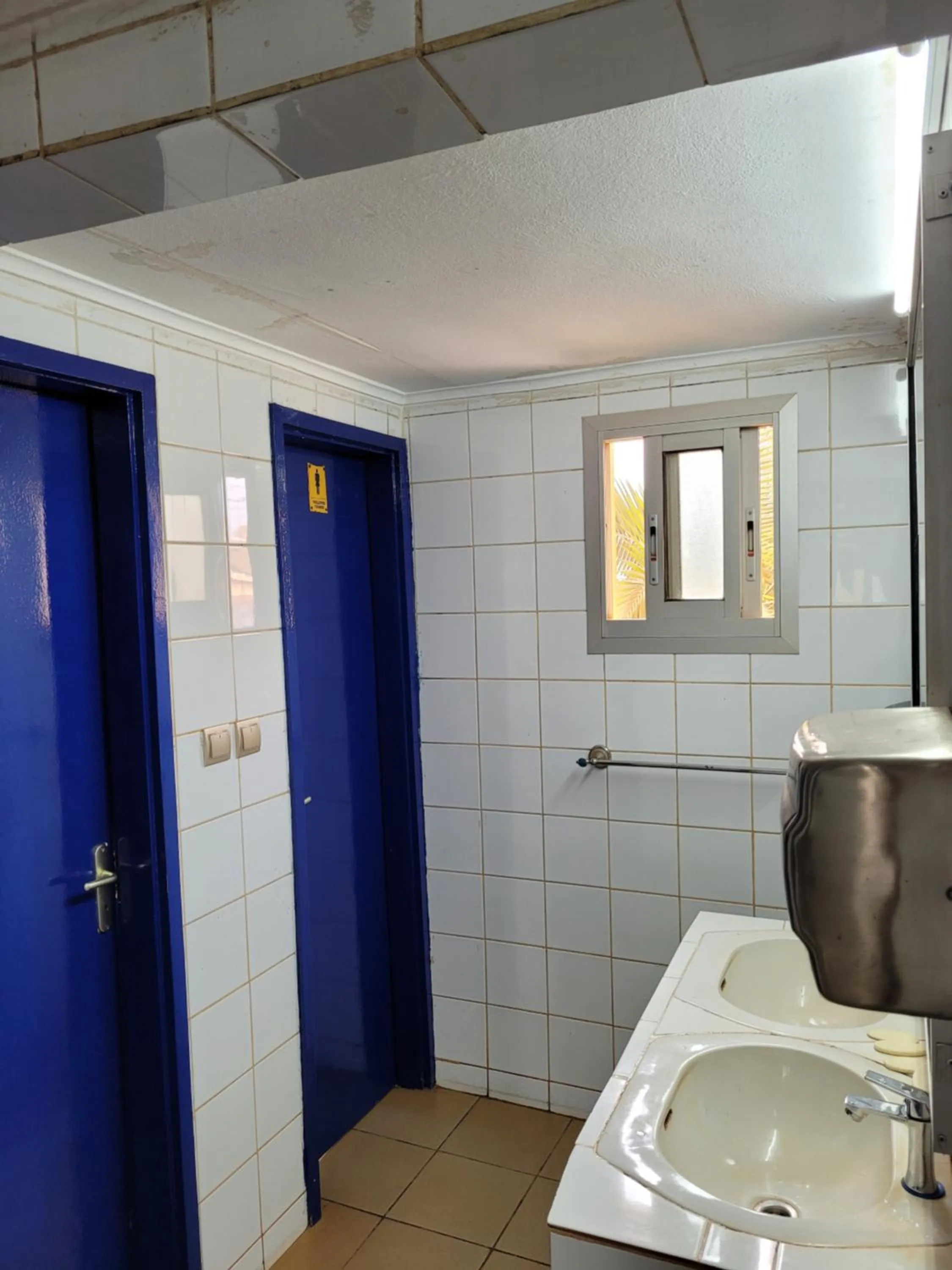 Toilet in Hôtel Altitel