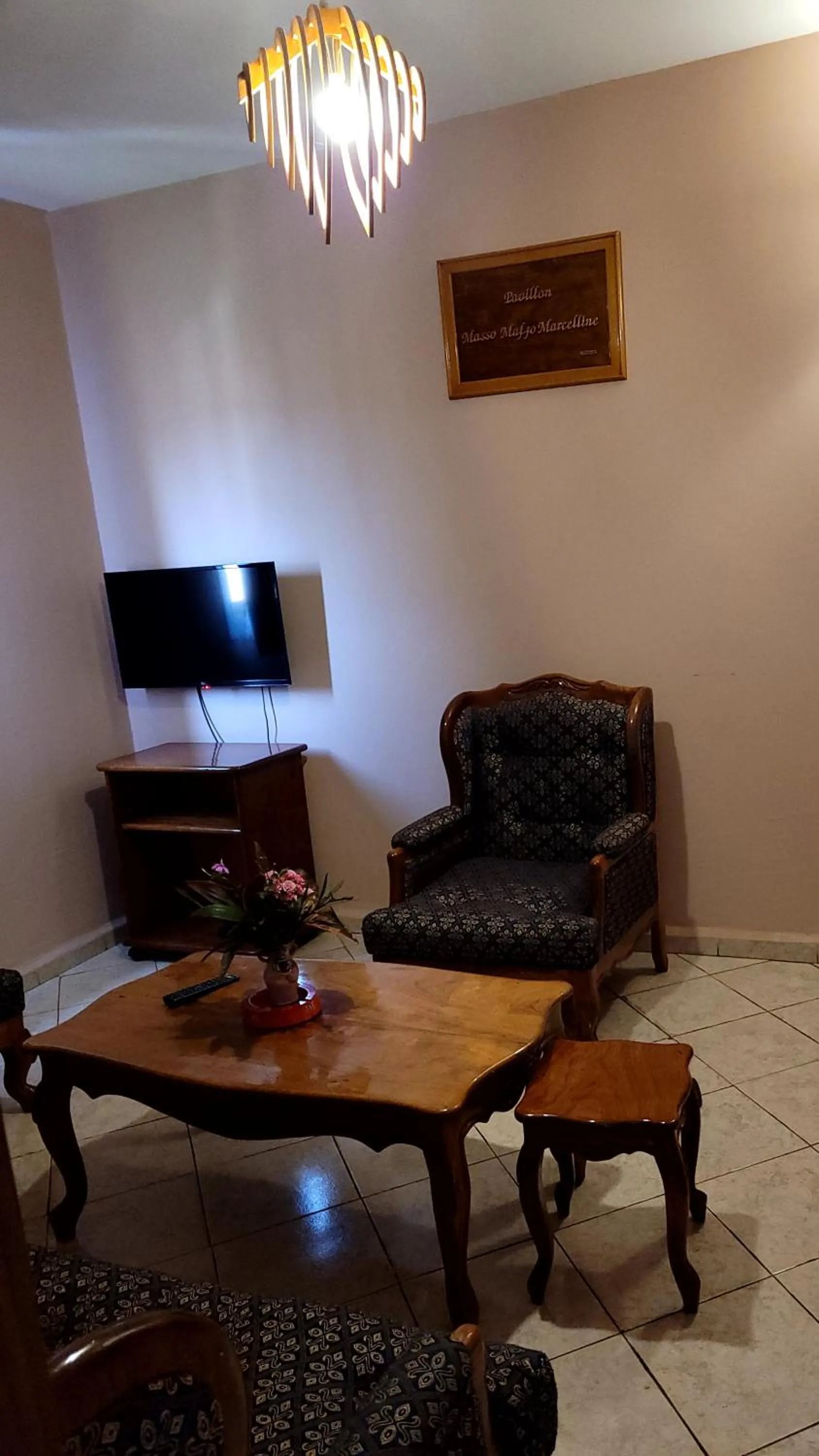 Communal lounge/ TV room in Hôtel Altitel