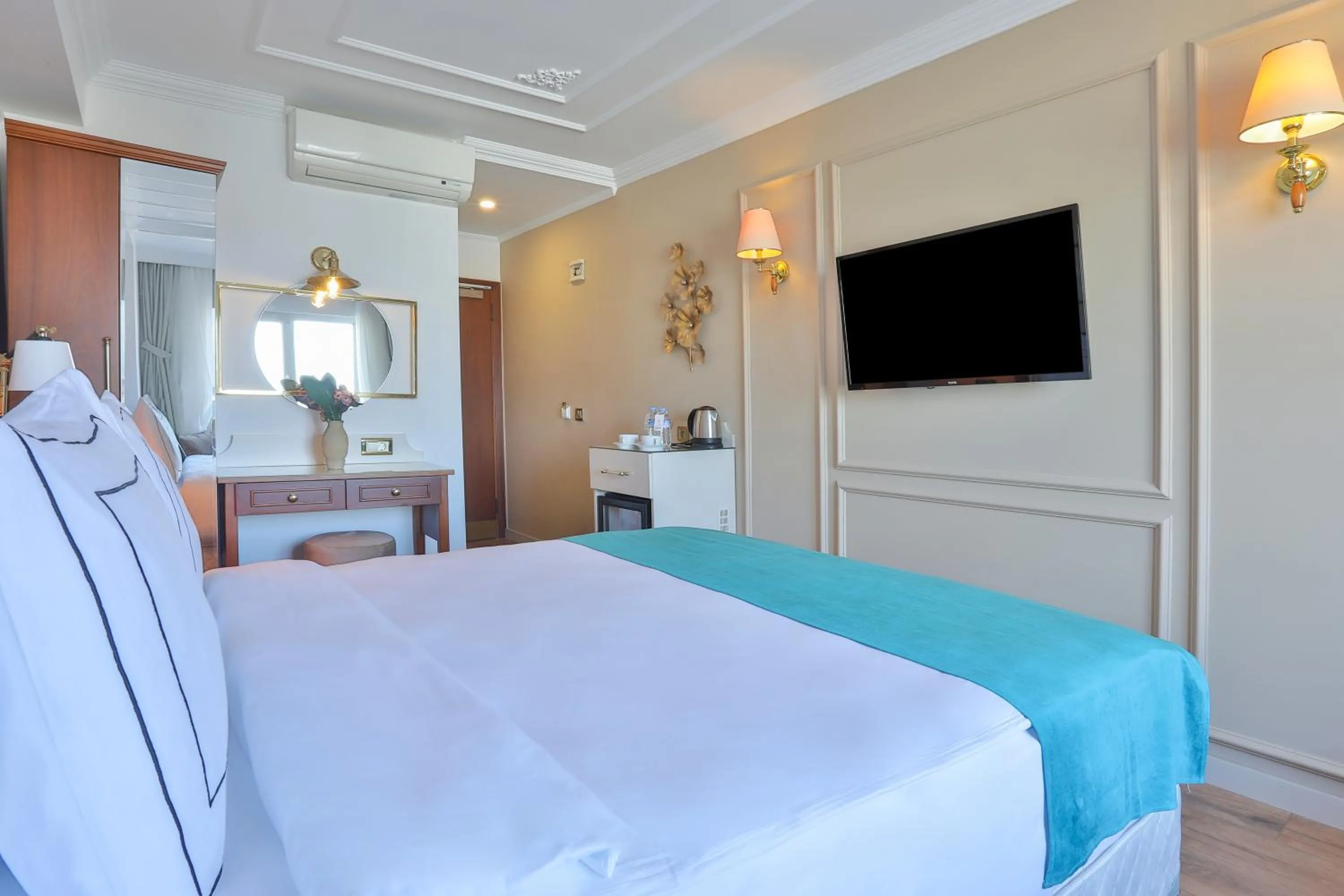 Photo of the whole room, Bed in Orient Express & Spa by Orka Hotels