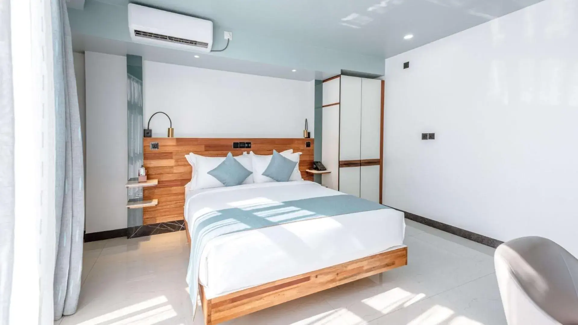 Deluxe Double Room (Free Return Airport Transport) in Marukab Plaza Deluxe Double Room (Free Return Airport Transport) in Marukab Plaza