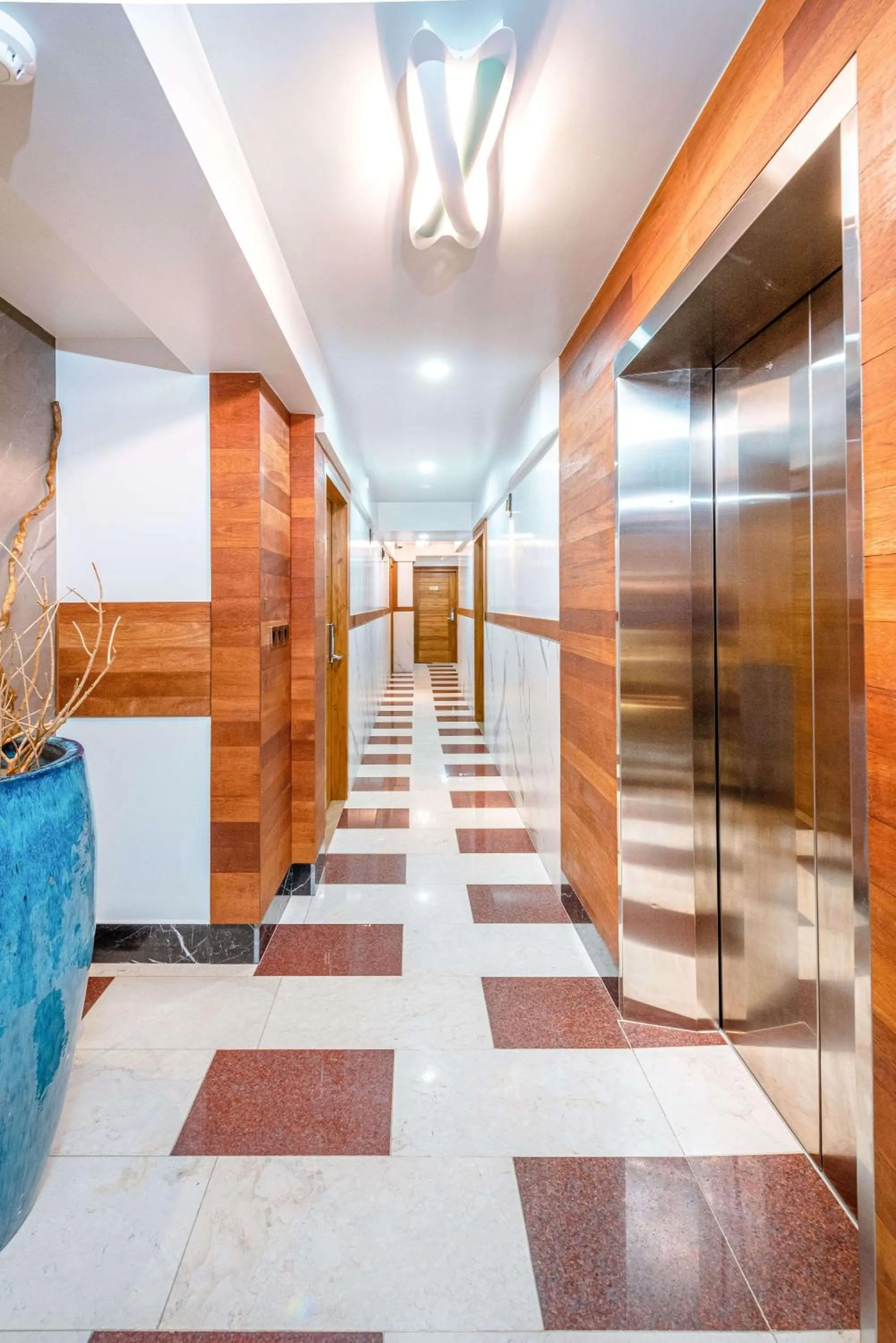 Property building in Marukab Plaza