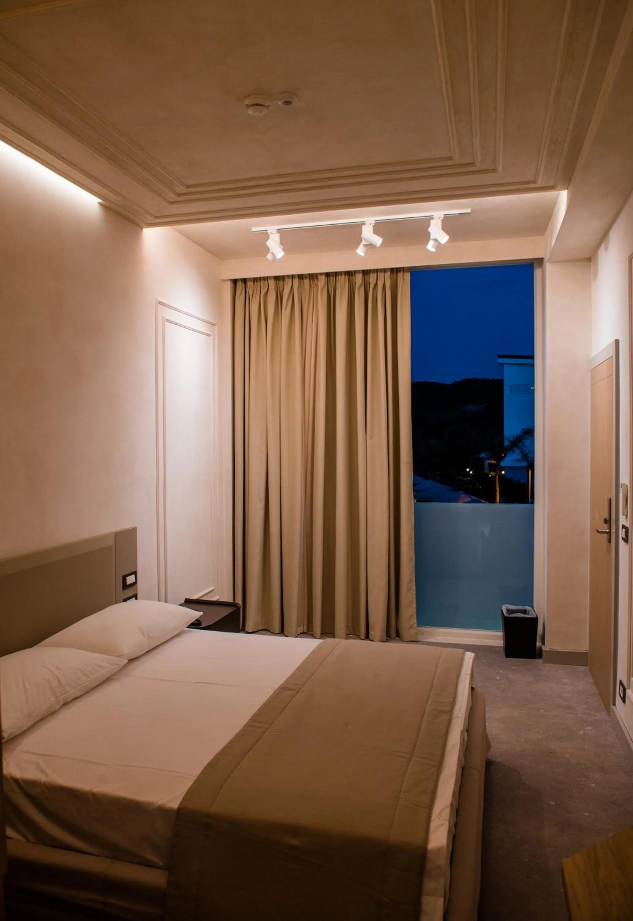 Bed in Elite Bay Hotel Lalez Durres