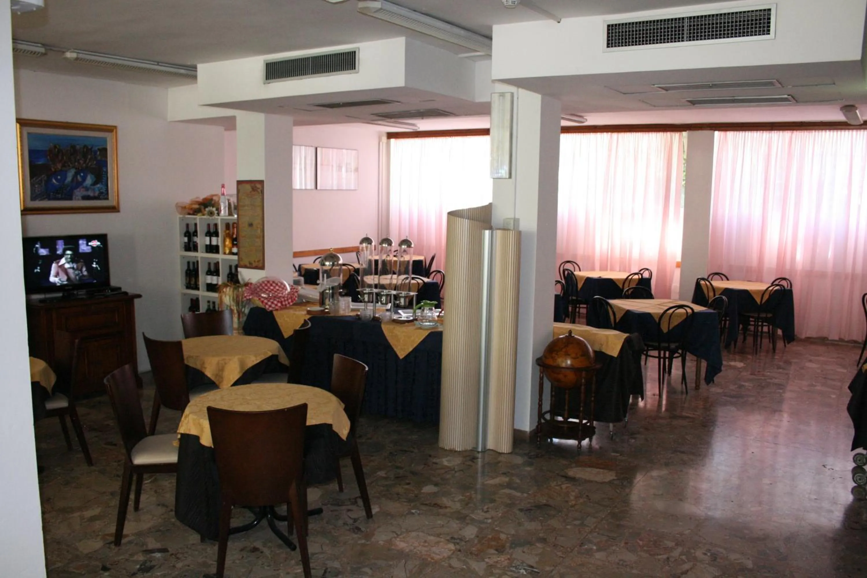 Restaurant/places to eat in Hotel Roxy Floridiana