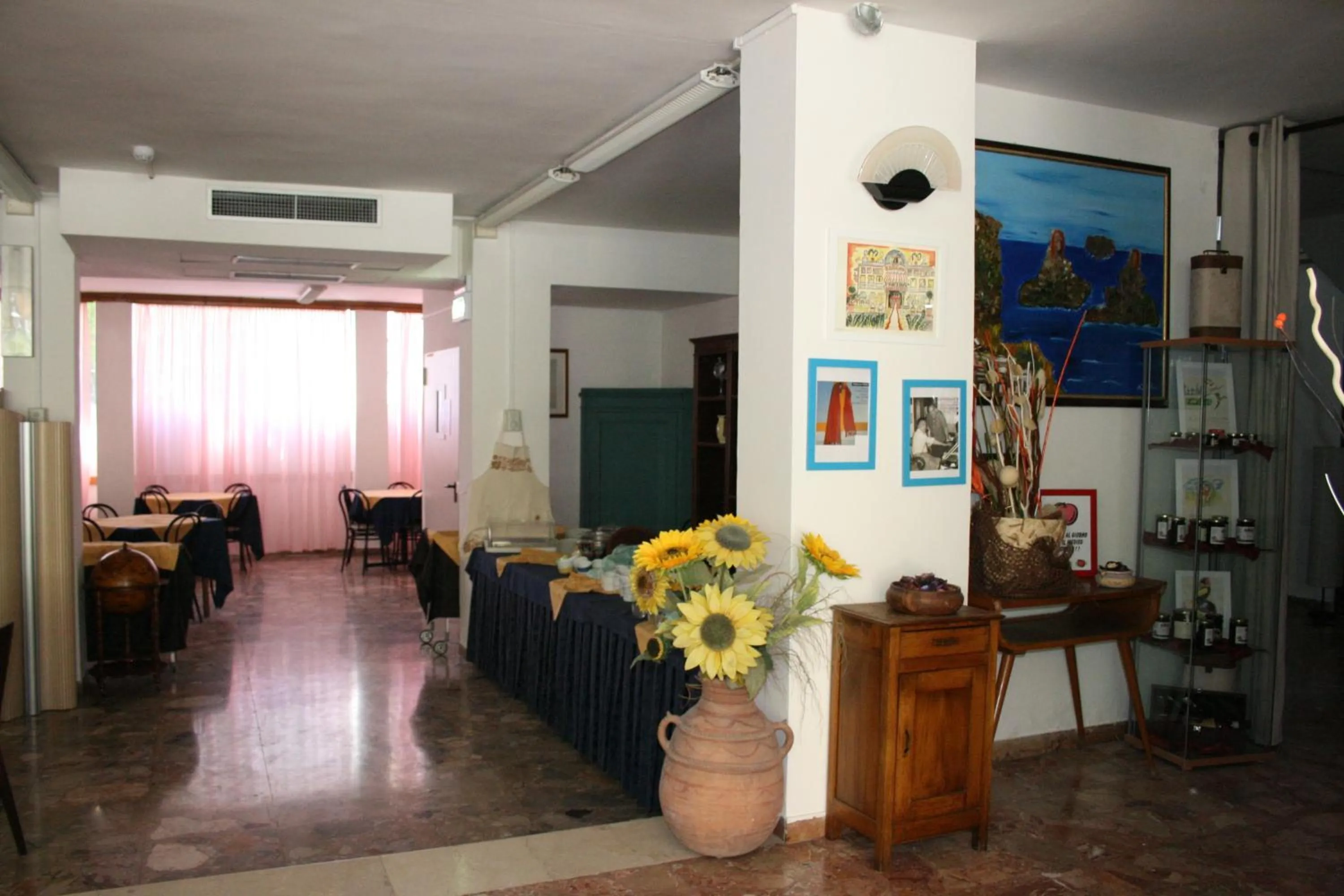 Restaurant/places to eat in Hotel Roxy Floridiana