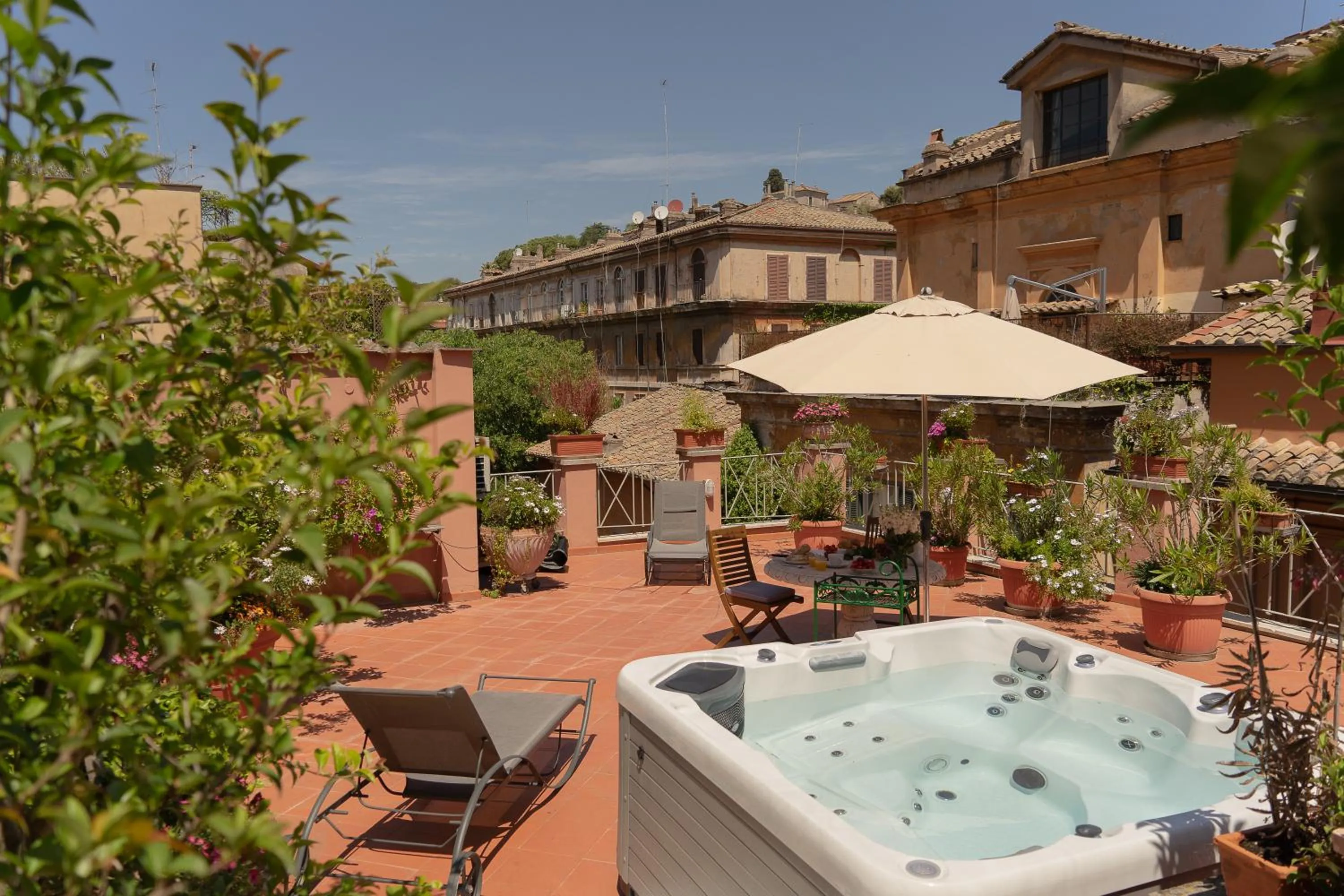 Hot Tub in Babuino 79