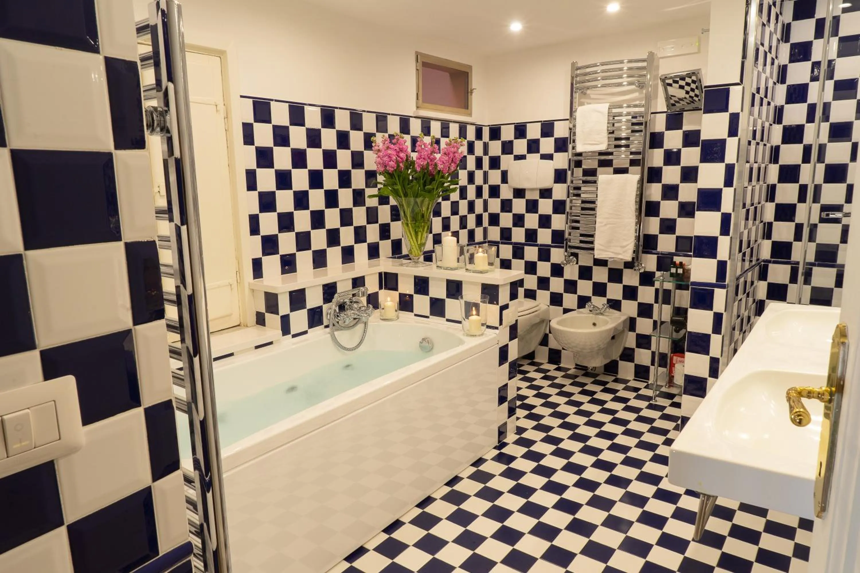 Bathroom in Babuino 79