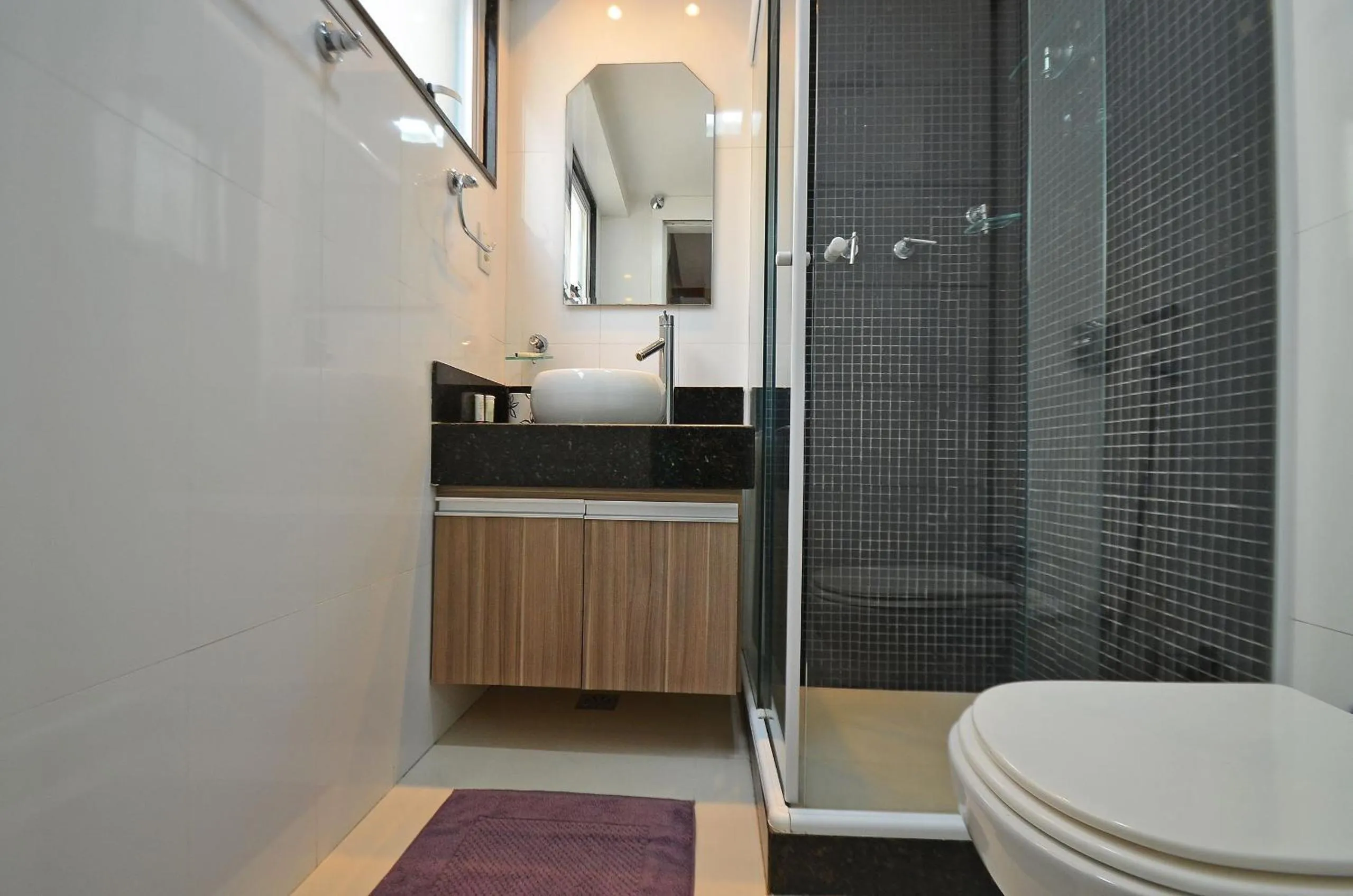 Bathroom in Confortável 3Qts: Vista Lateral Mar