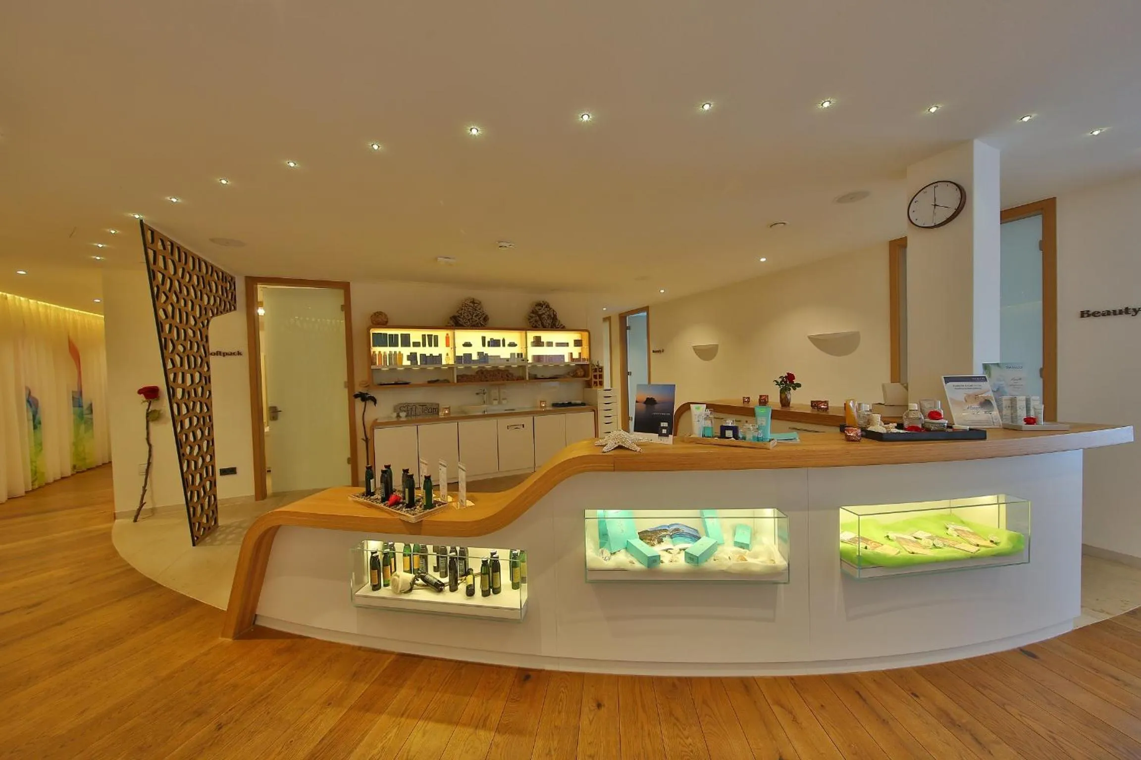 Lobby or reception in Mawell Resort