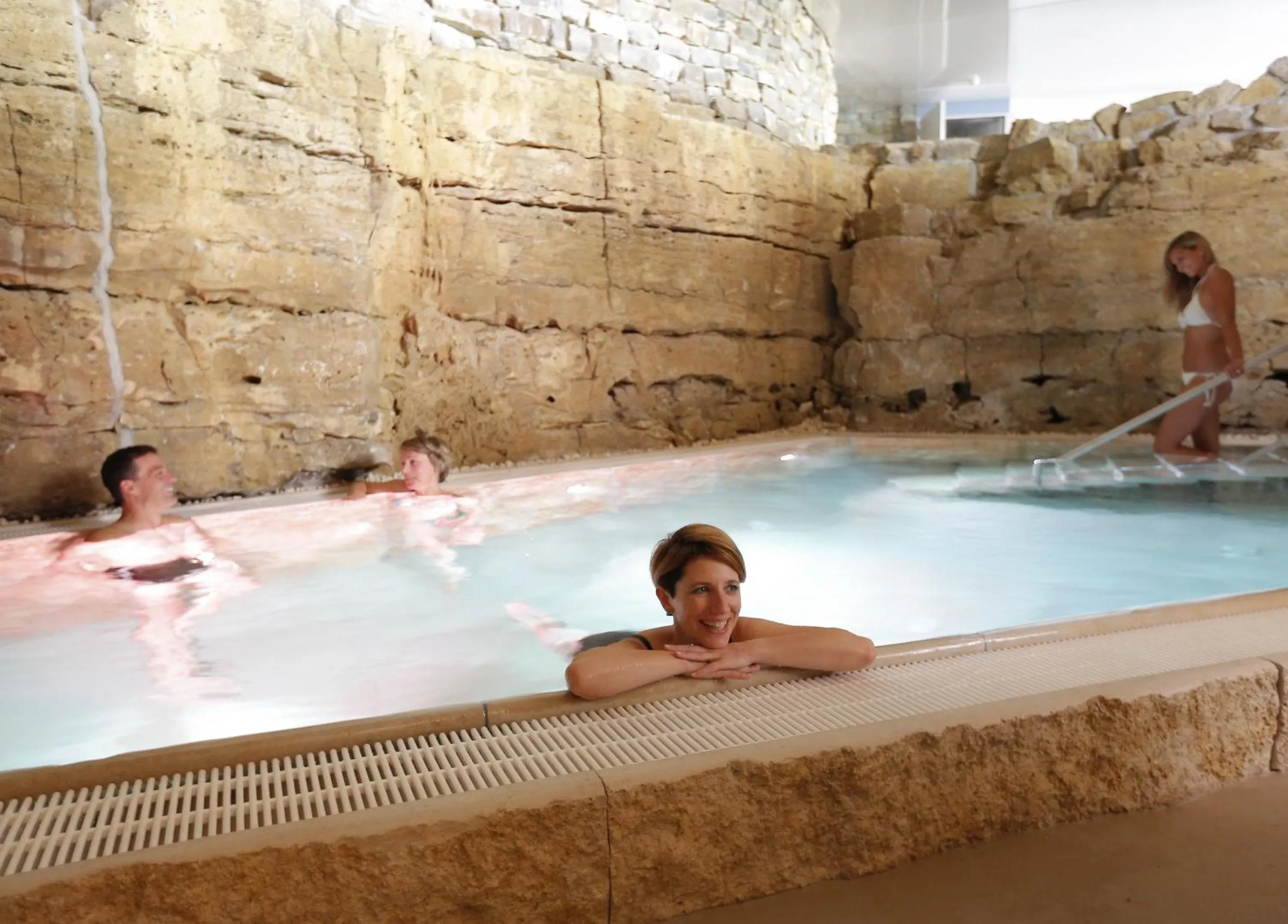 Swimming pool in Mawell Resort