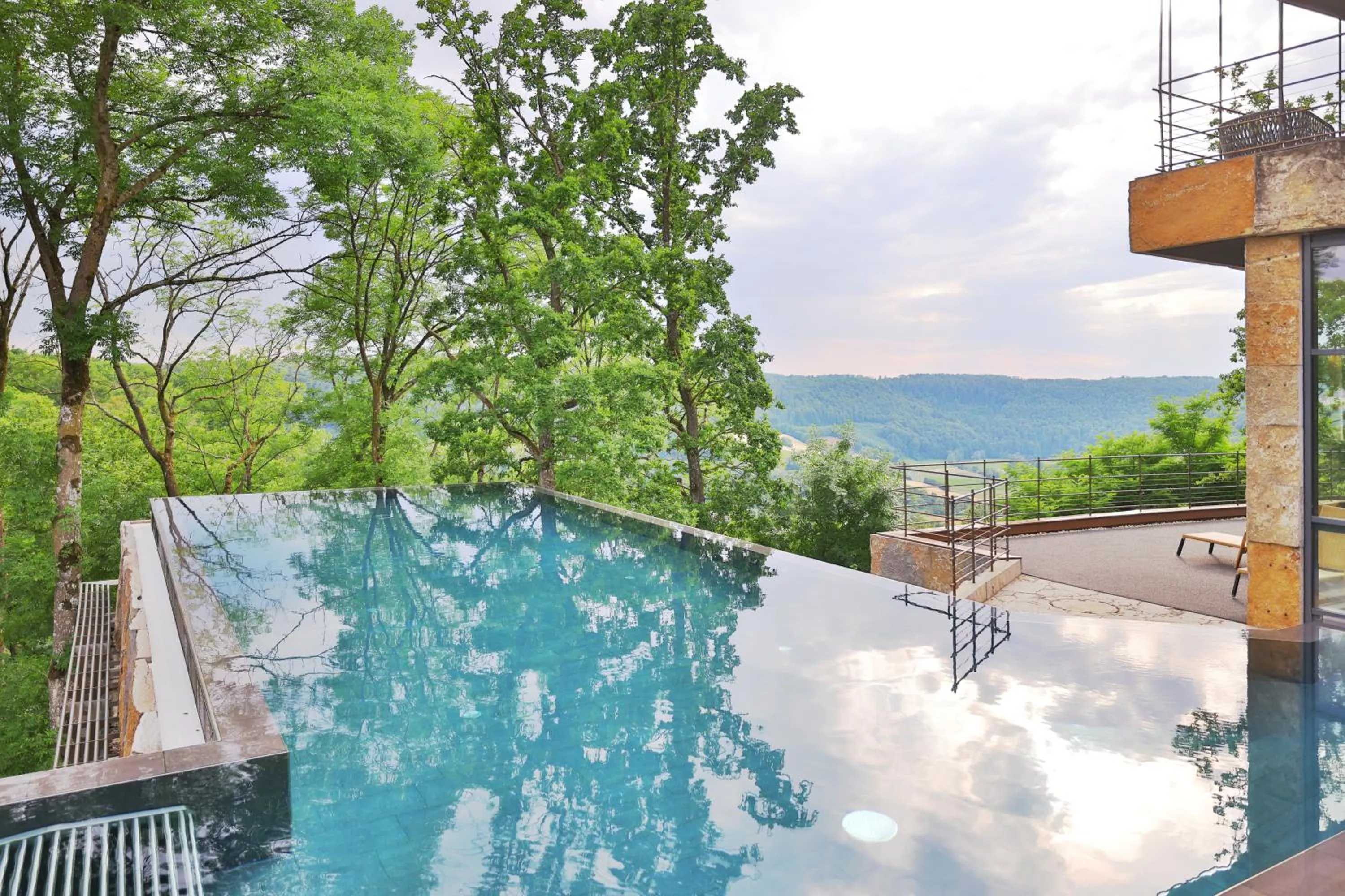 Swimming pool in Mawell Resort
